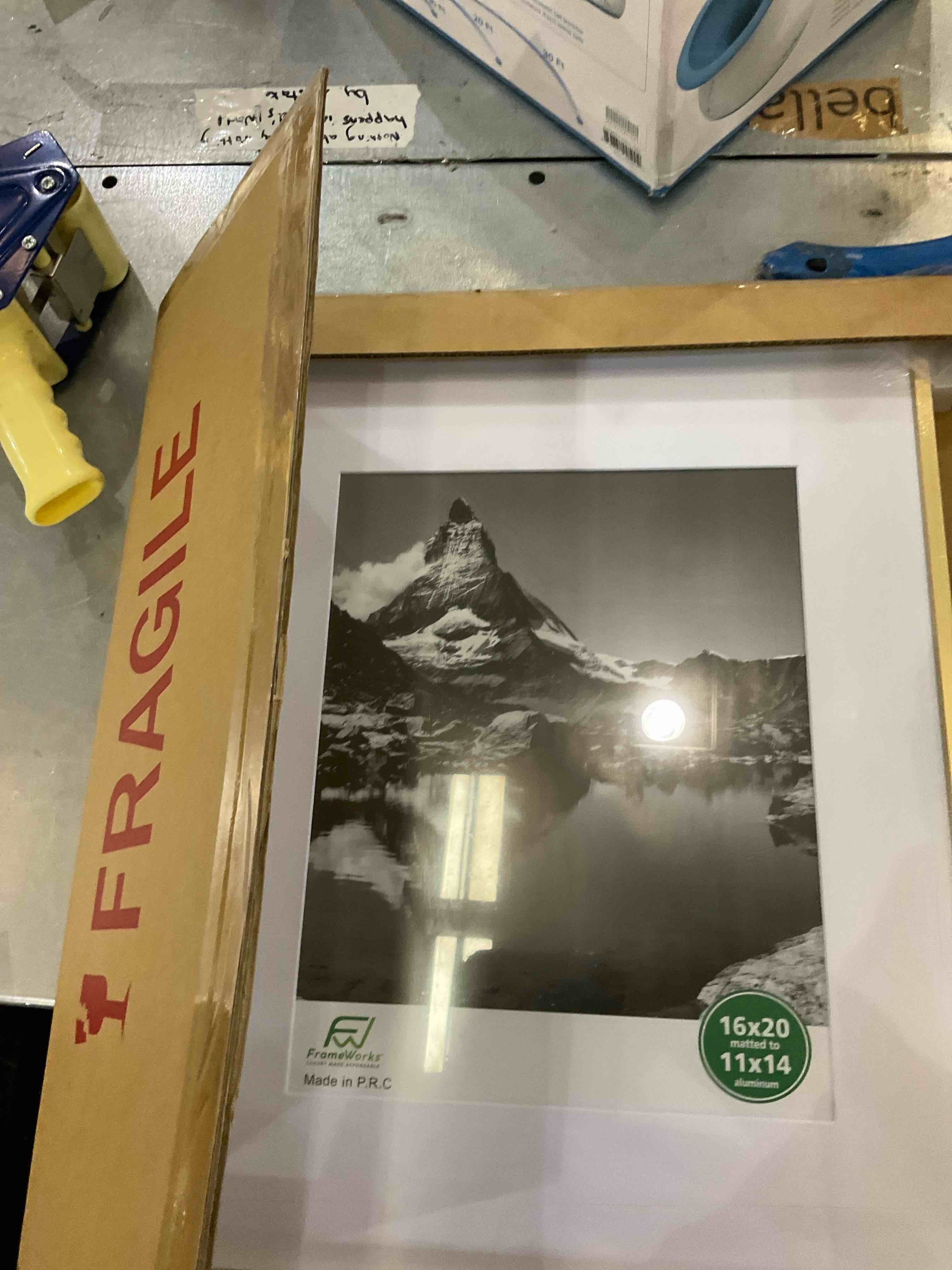 https://s3.amazonaws.com/lotting-images-prod/BargainHunt/EXS01249791_1709828570501.jpeg
