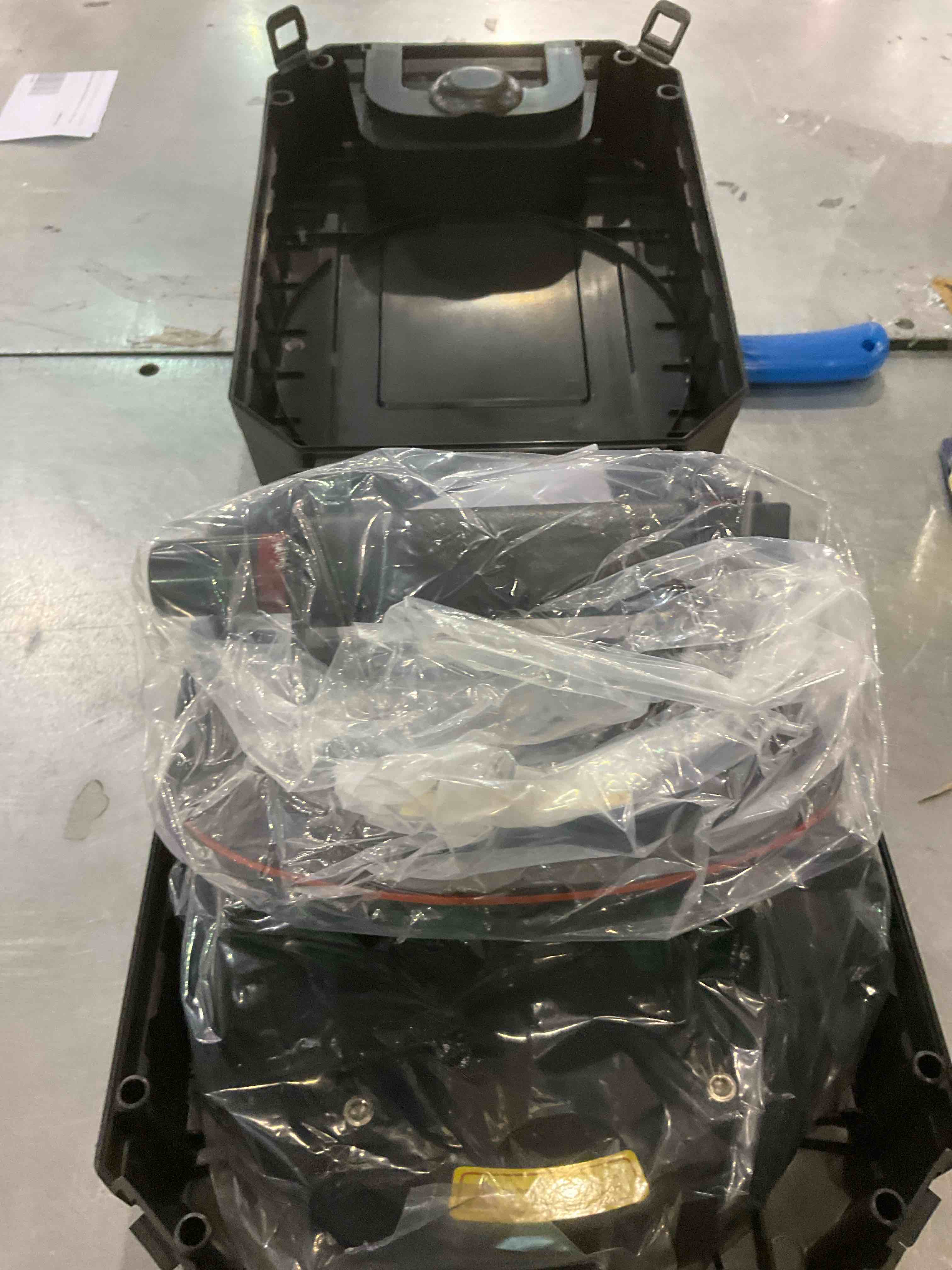 https://s3.amazonaws.com/lotting-images-prod/BargainHunt/EXS01250335_1712666895899.jpeg
