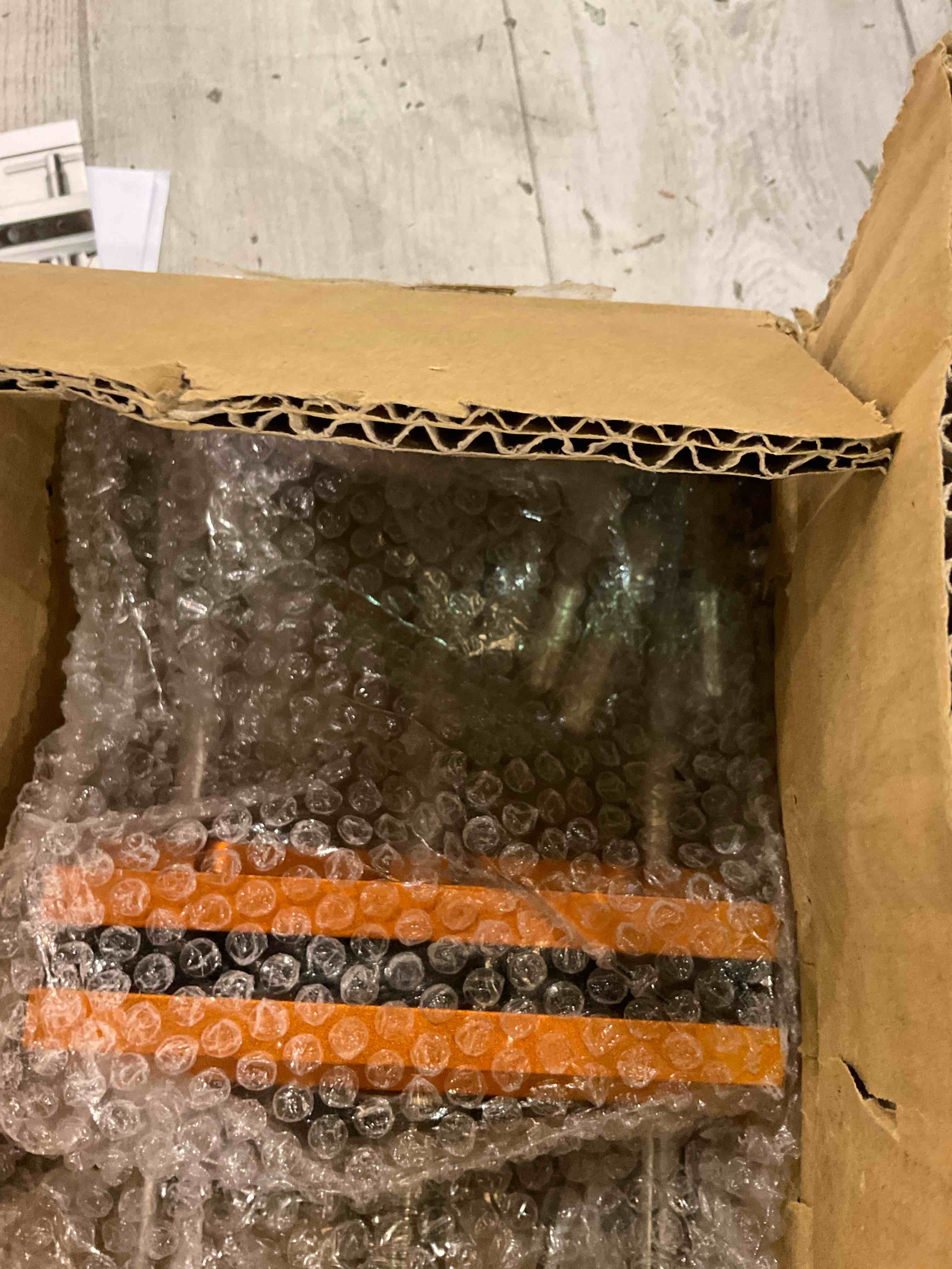 https://s3.amazonaws.com/lotting-images-prod/BargainHunt/EXS01250476_1712942155698.jpeg