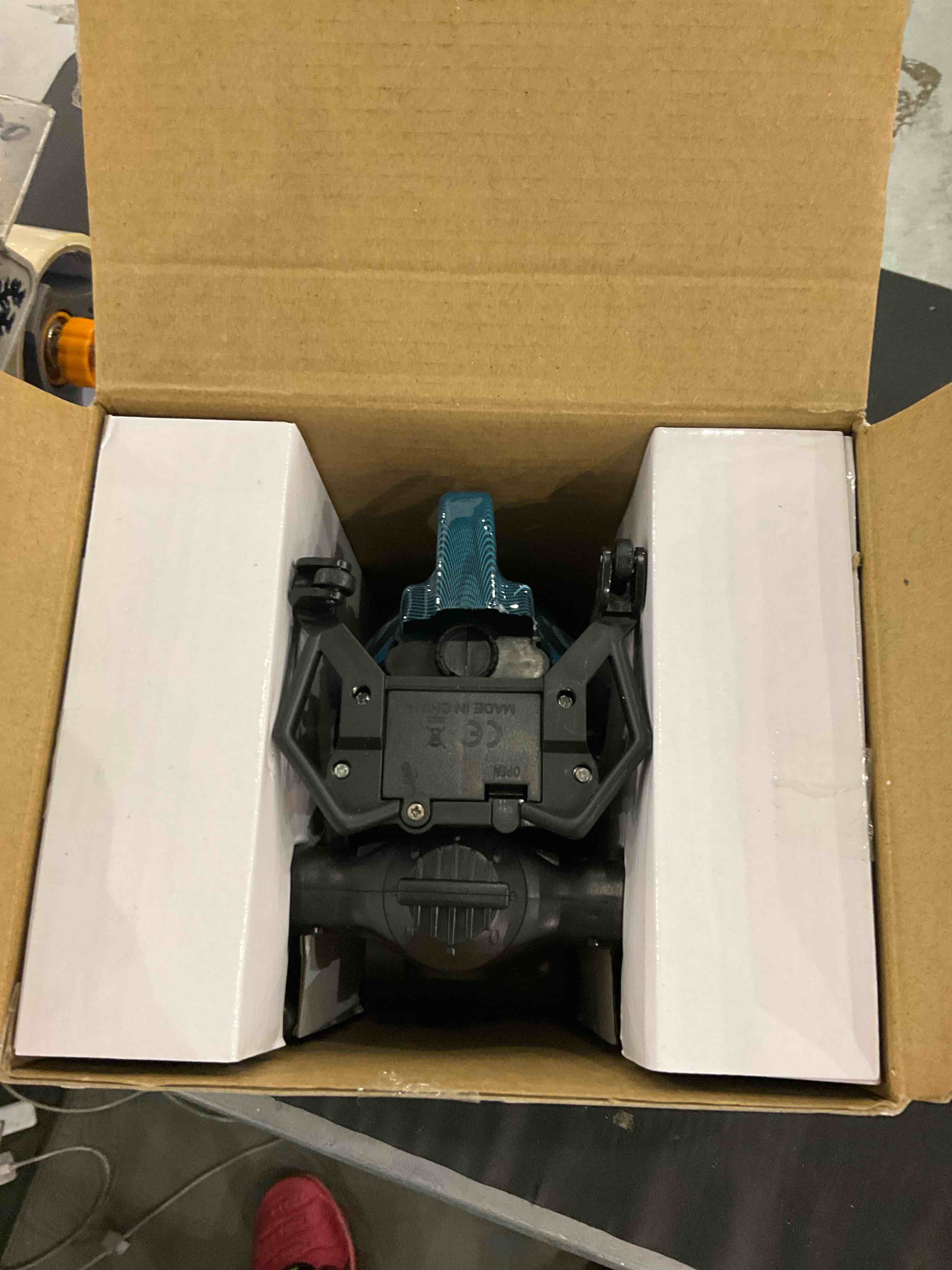 https://s3.amazonaws.com/lotting-images-prod/BargainHunt/EXS01250573_1712231469219.jpeg