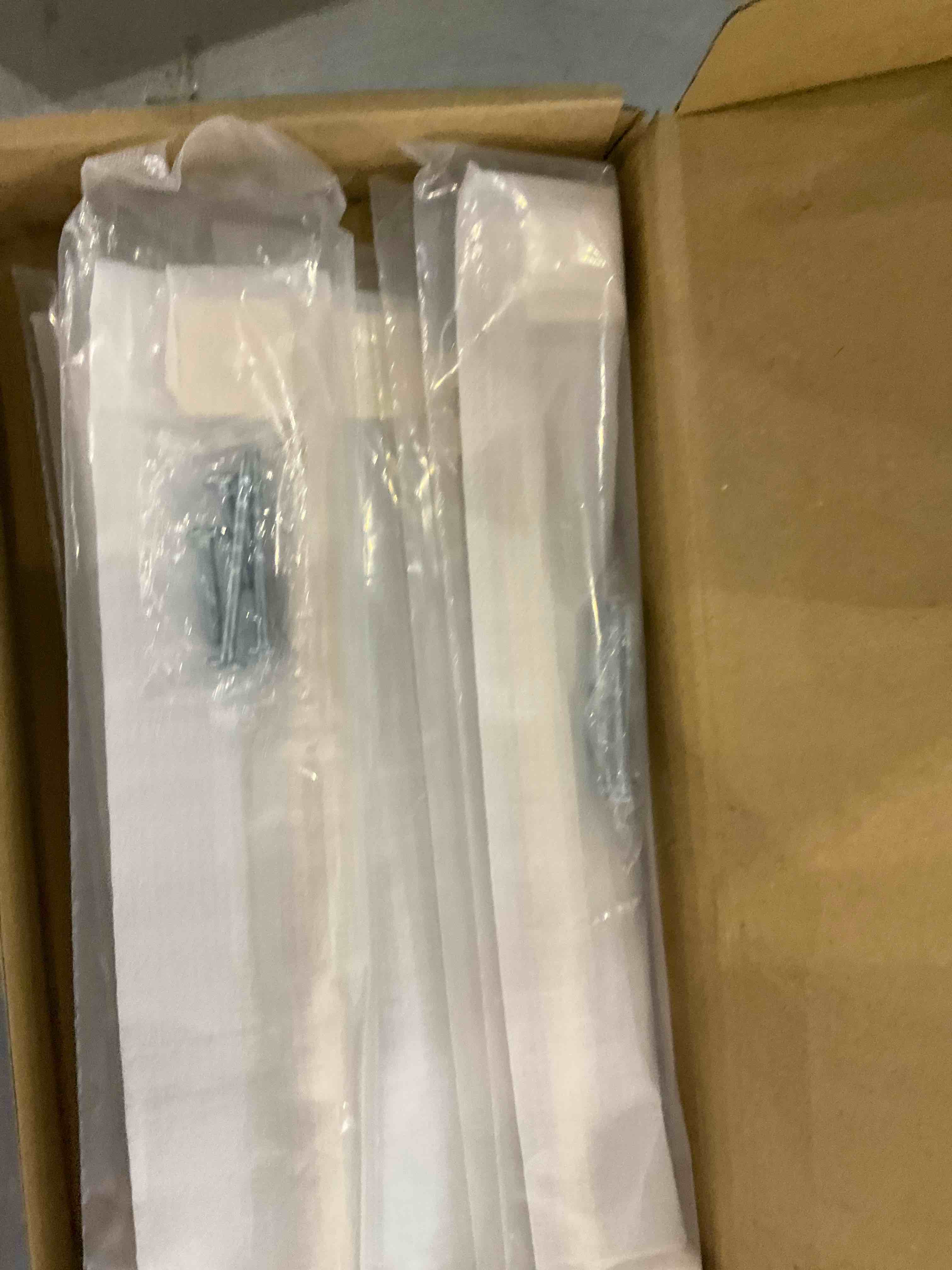 https://s3.amazonaws.com/lotting-images-prod/BargainHunt/EXS01250793_1713957357994.jpeg