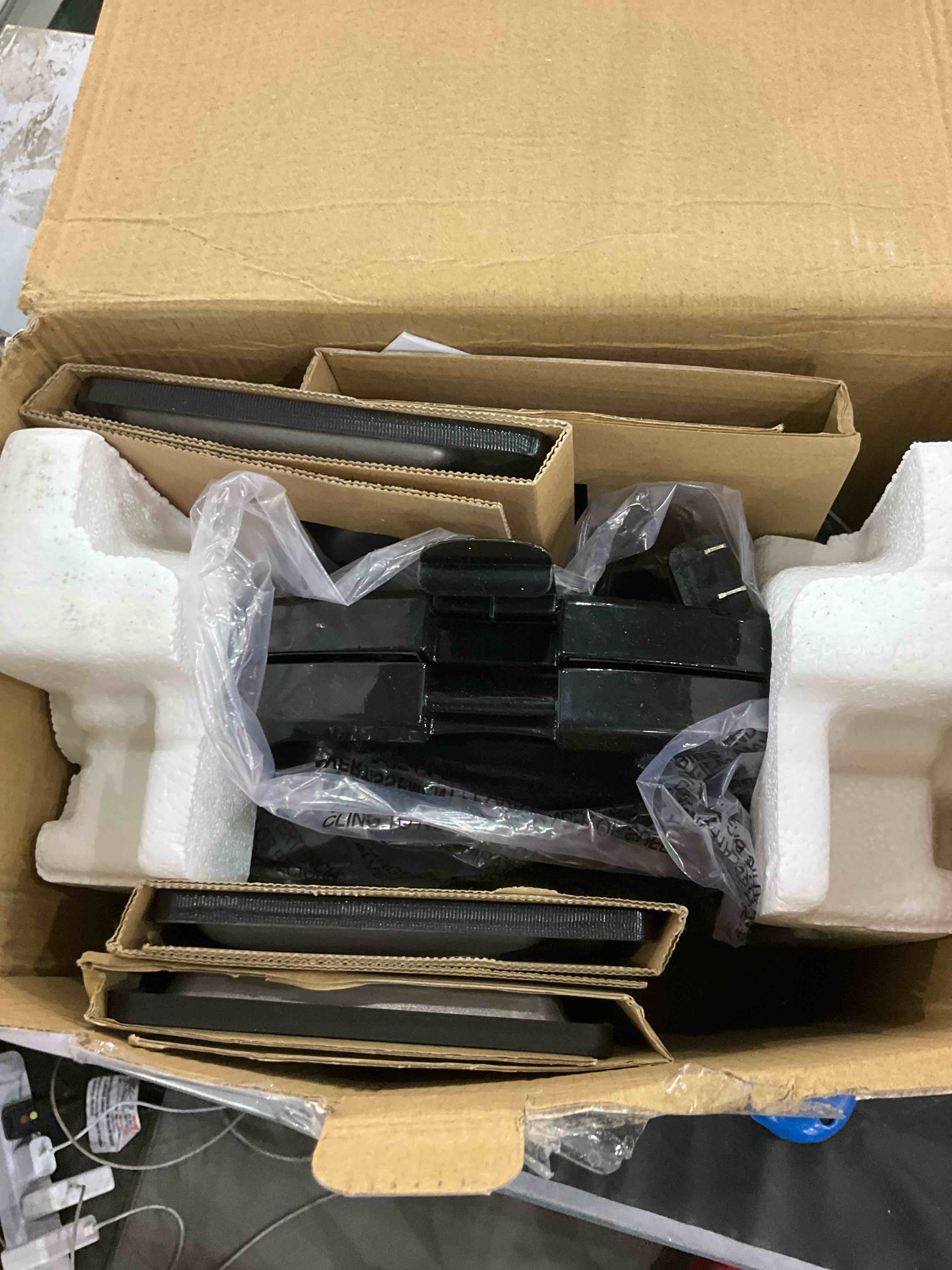 https://s3.amazonaws.com/lotting-images-prod/BargainHunt/EXS01251144_1712231812359.jpeg