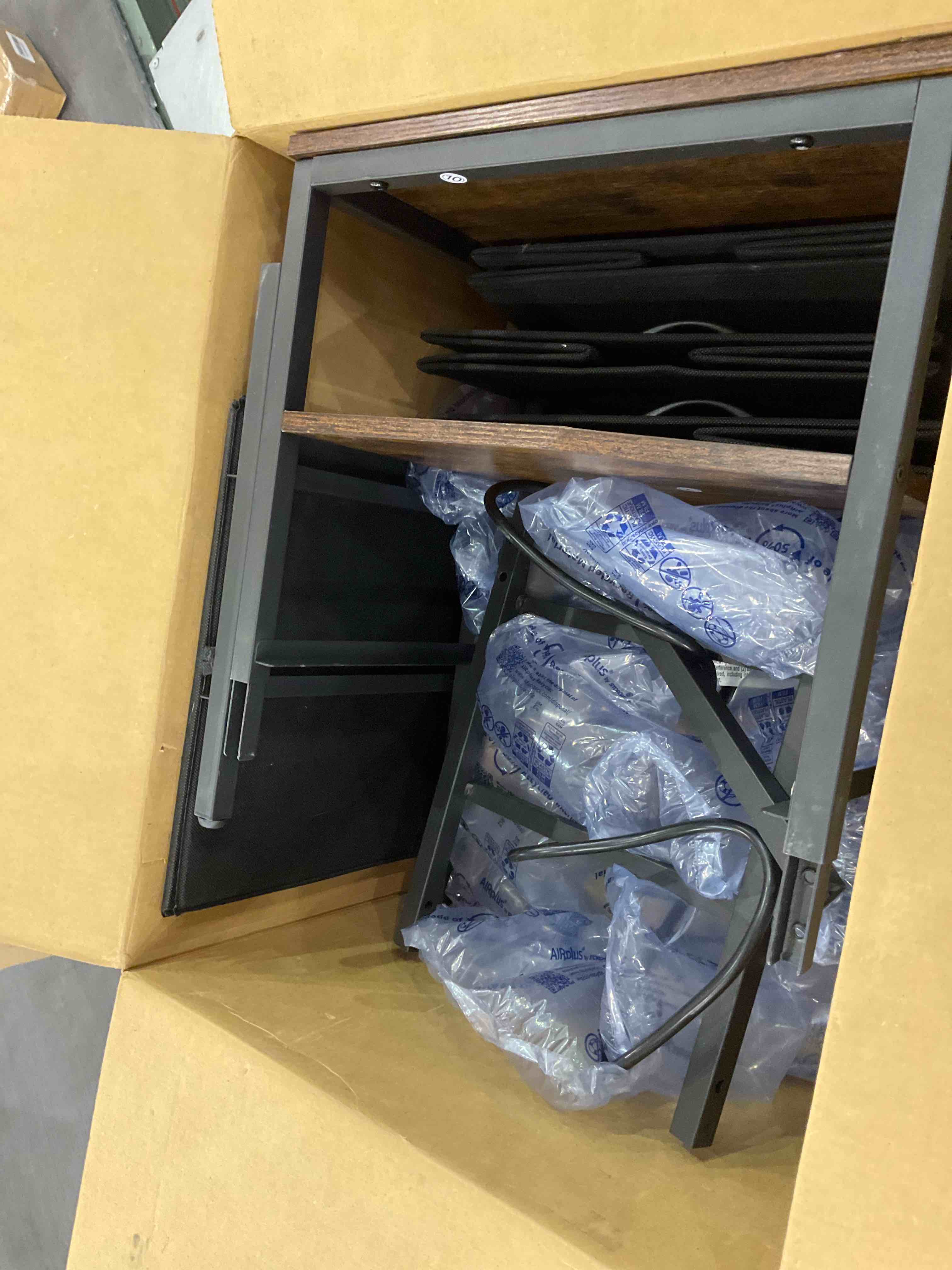 https://s3.amazonaws.com/lotting-images-prod/BargainHunt/EXS01251809_1712688116836.jpeg