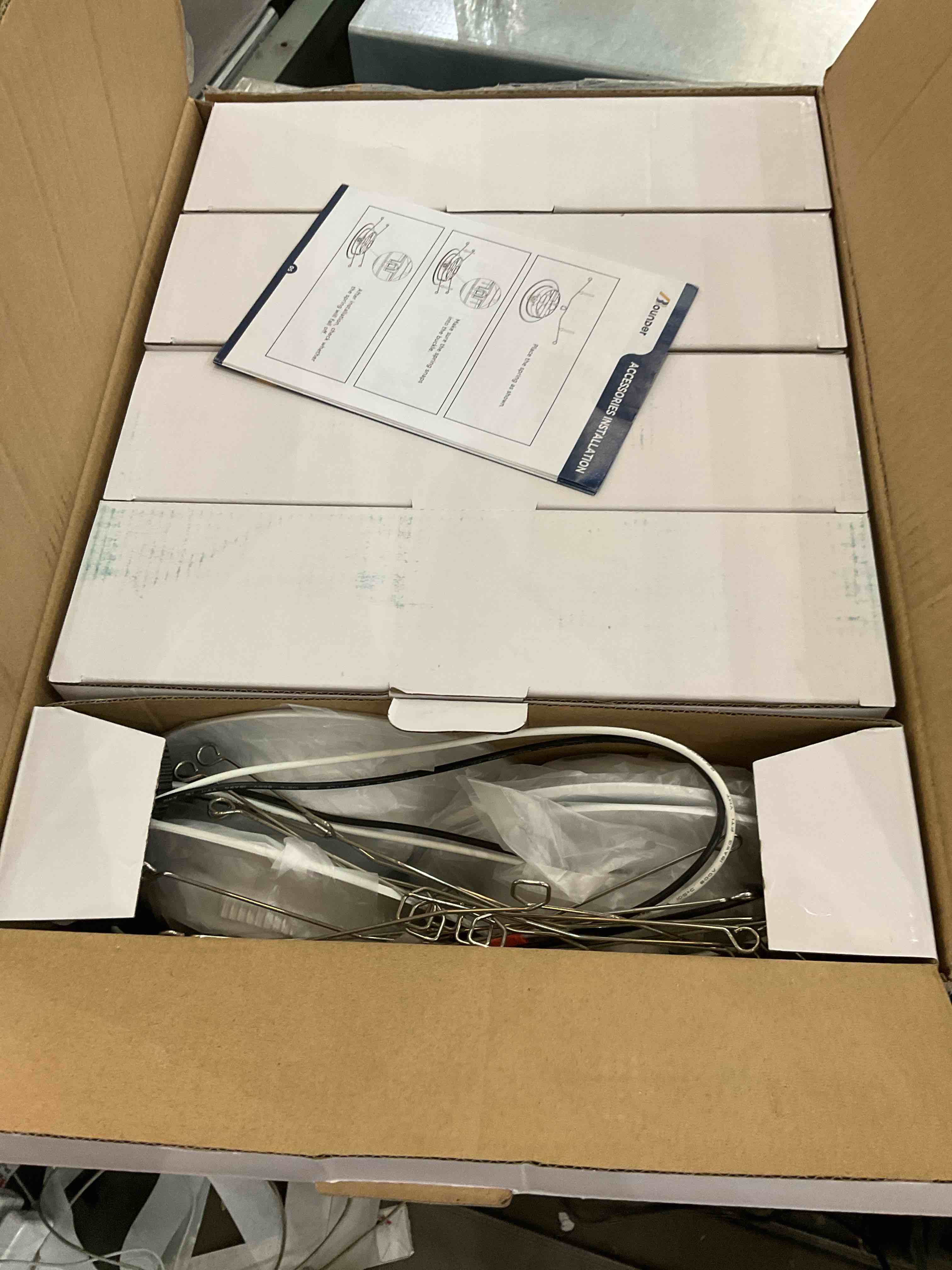 https://s3.amazonaws.com/lotting-images-prod/BargainHunt/EXS01252085_1711564861640.jpeg