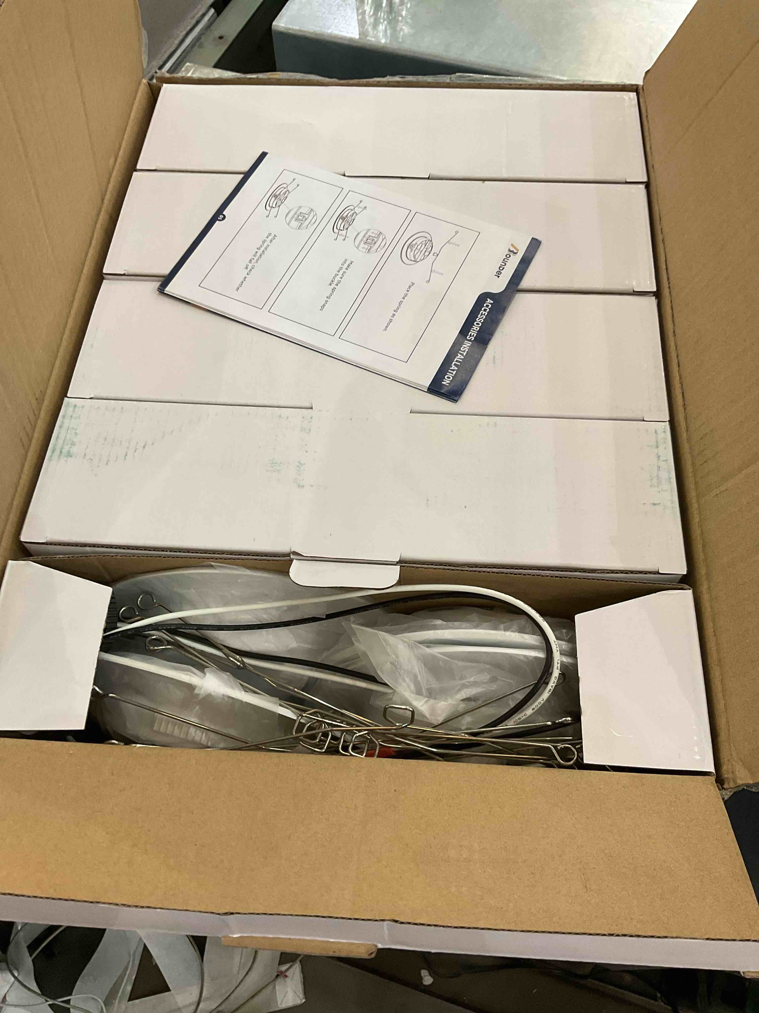 https://s3.amazonaws.com/lotting-images-prod/BargainHunt/EXS01252085_1711564862740.jpeg