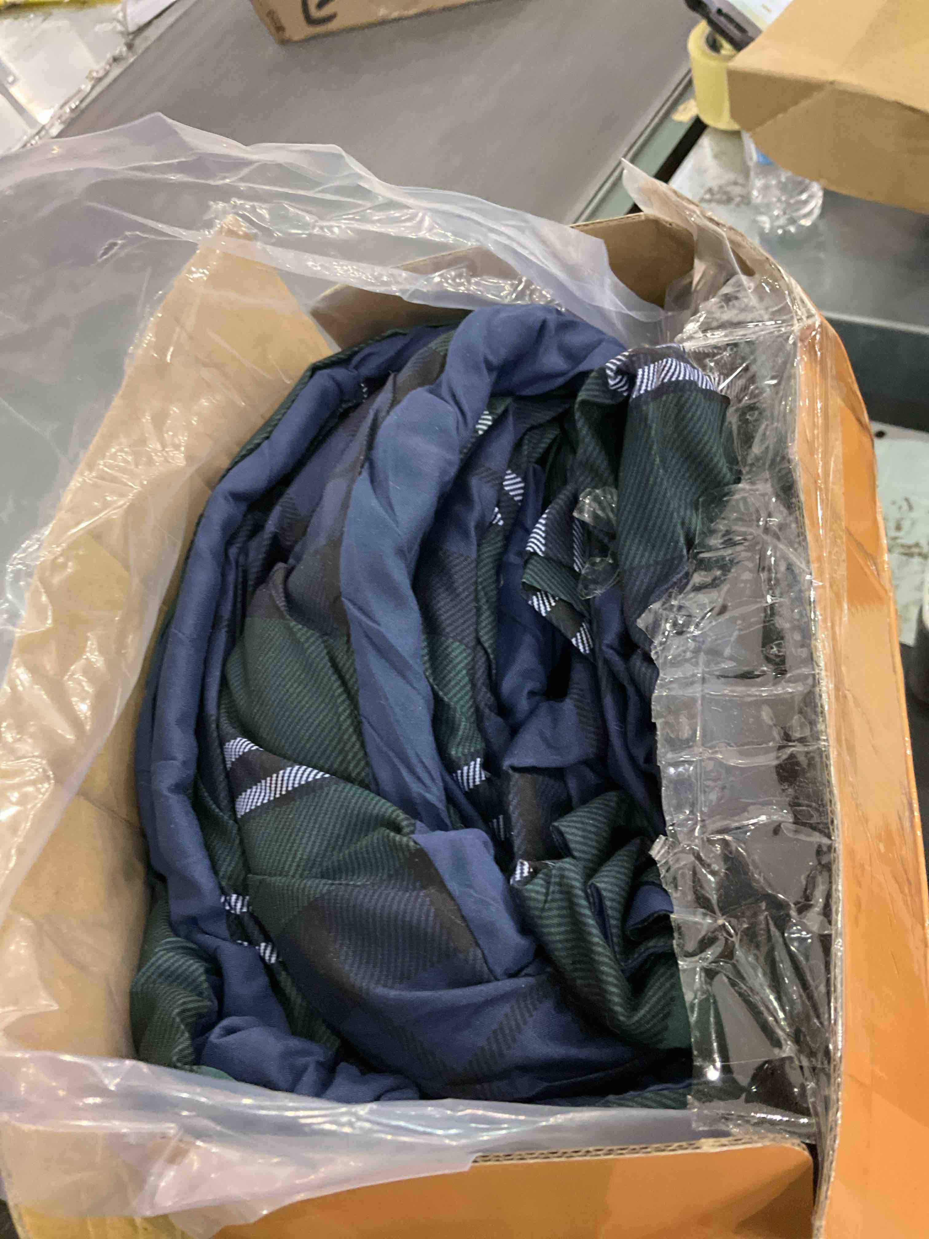 https://s3.amazonaws.com/lotting-images-prod/BargainHunt/EXS01252372_1712231279392.jpeg