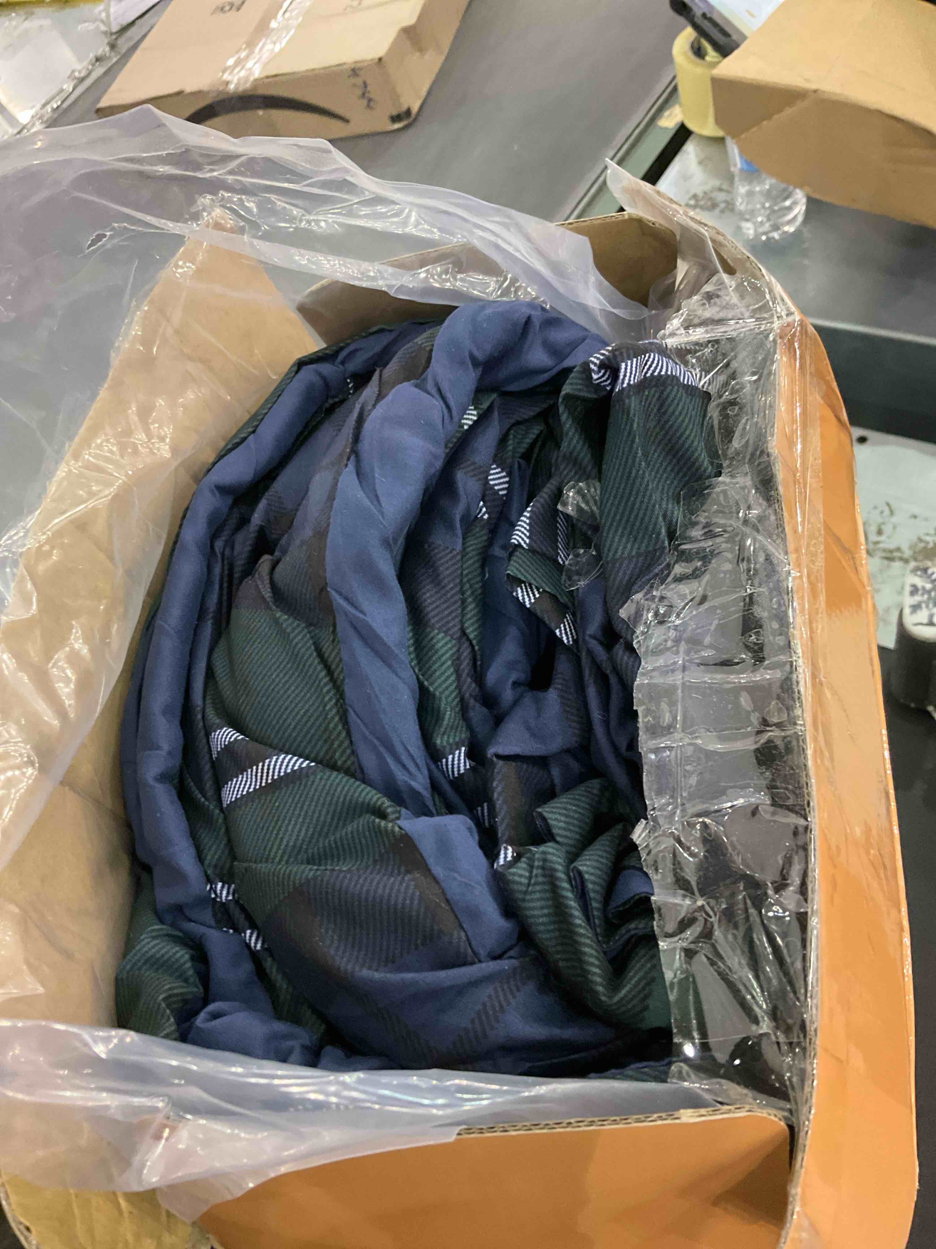 https://s3.amazonaws.com/lotting-images-prod/BargainHunt/EXS01252372_1712231280525.jpeg