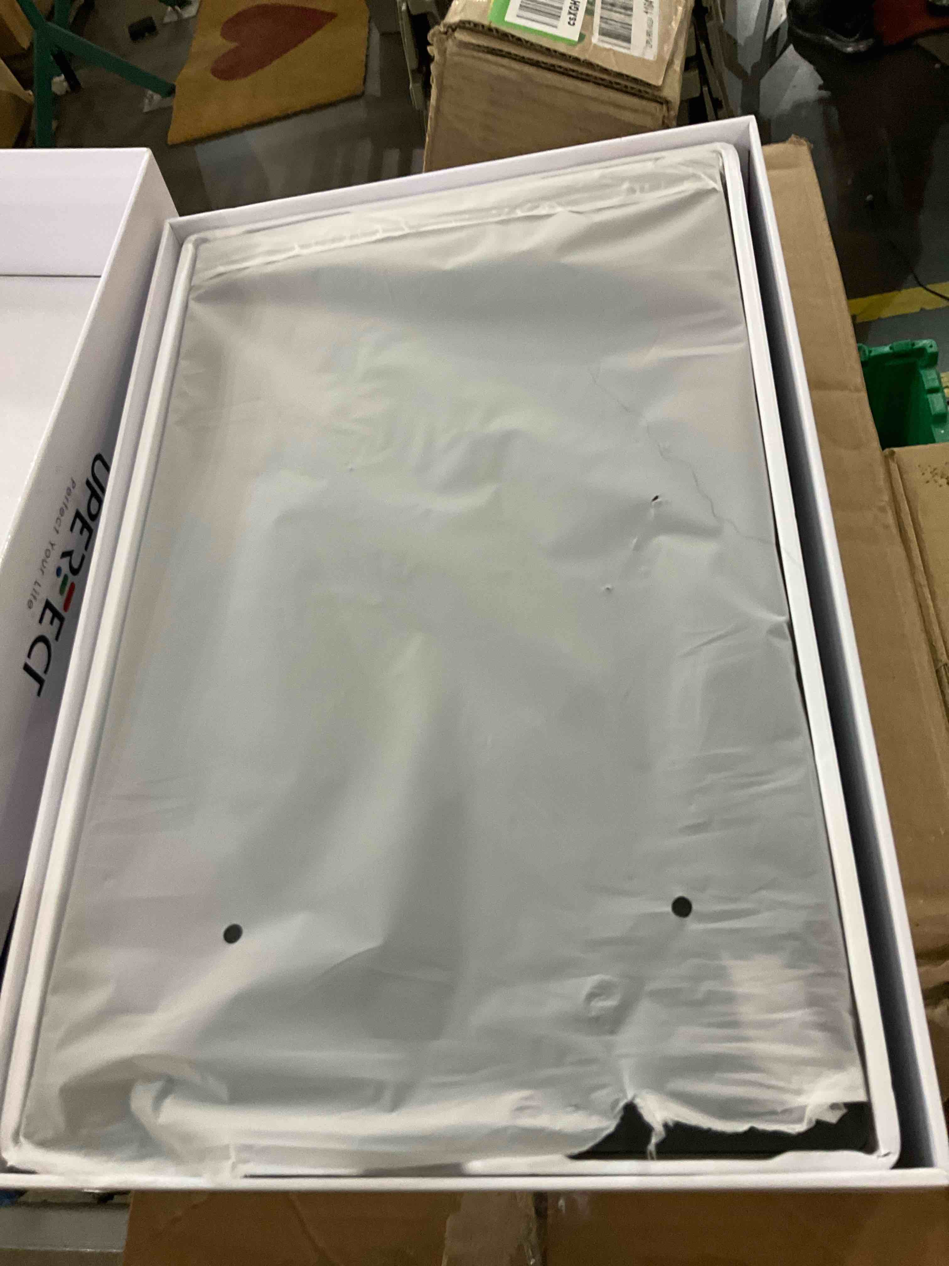 https://s3.amazonaws.com/lotting-images-prod/BargainHunt/EXS01252710_1712676876652.jpeg