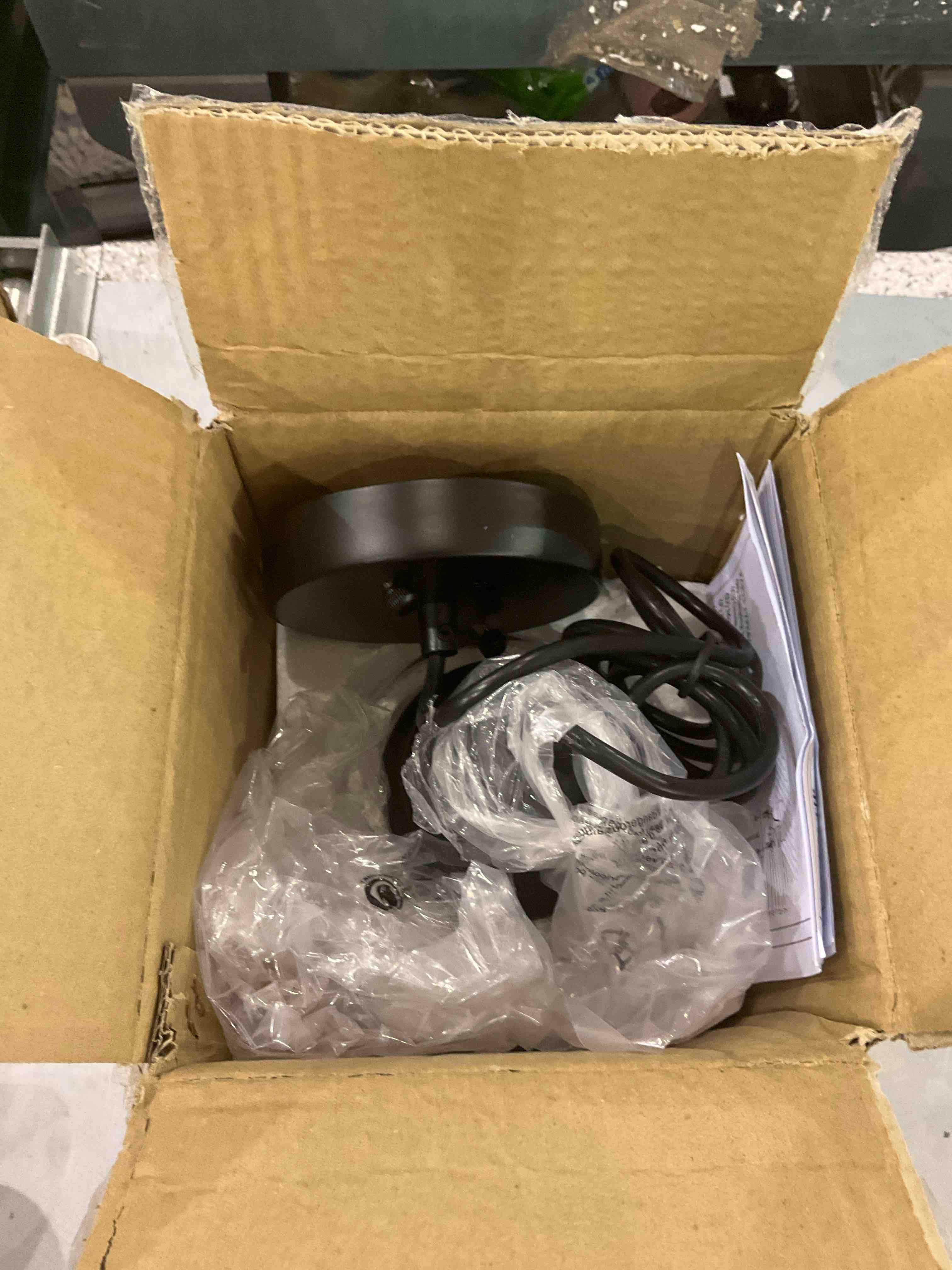 https://s3.amazonaws.com/lotting-images-prod/BargainHunt/EXS01252851_1714997838162.jpeg