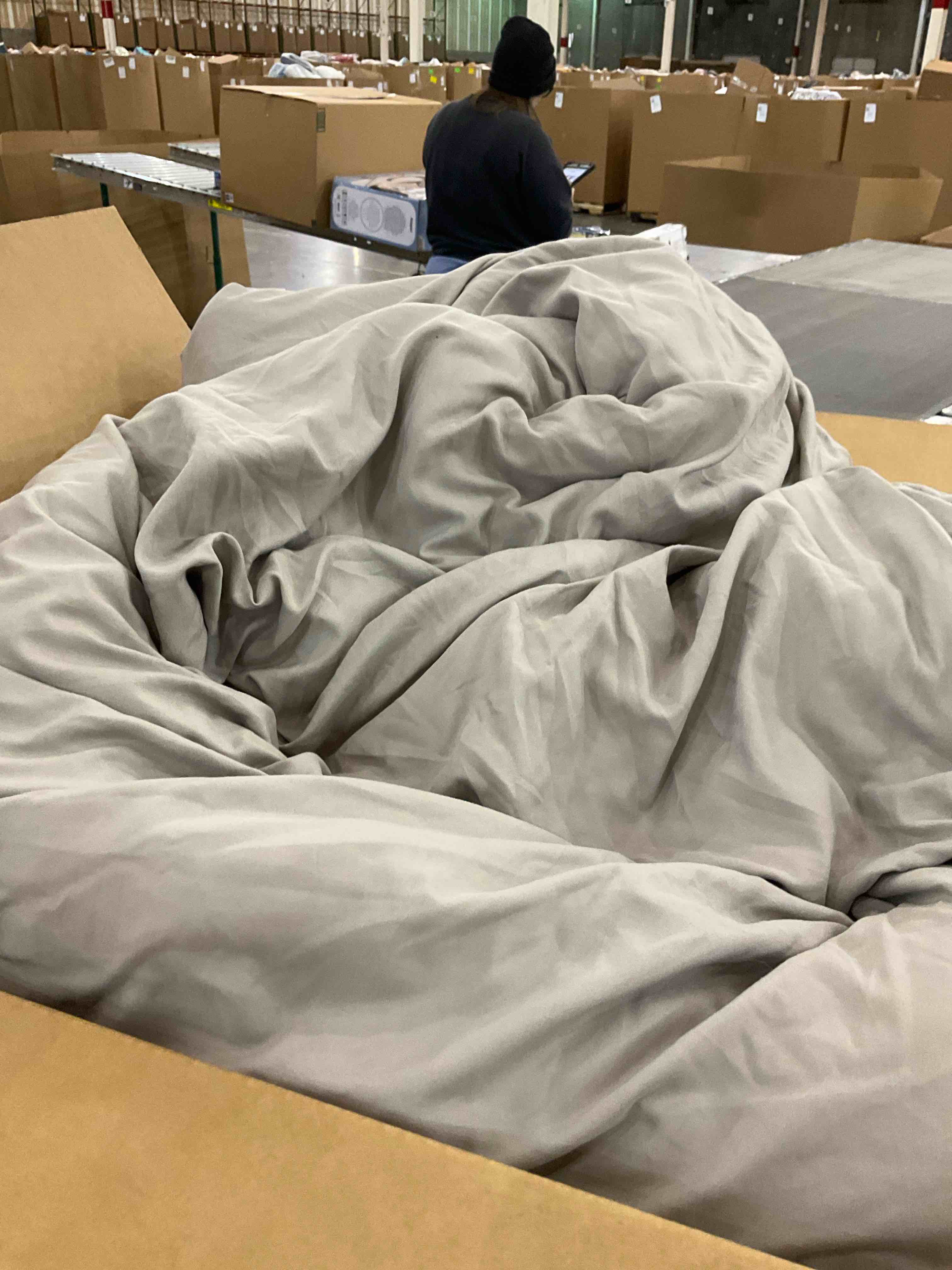 https://s3.amazonaws.com/lotting-images-prod/BargainHunt/EXS01253373_1712325110644.jpeg