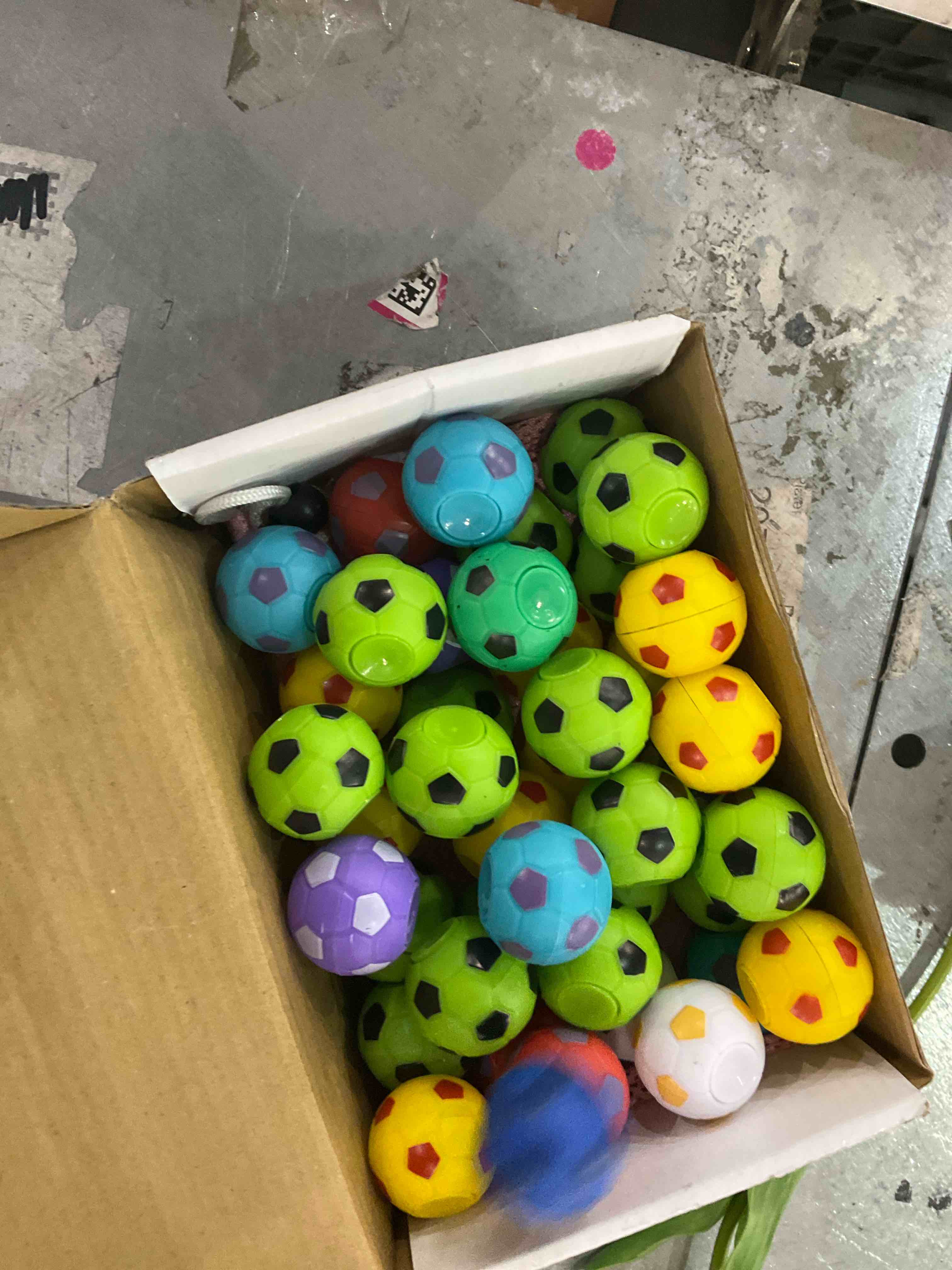 https://s3.amazonaws.com/lotting-images-prod/BargainHunt/EXS01253487_1712670365468.jpeg