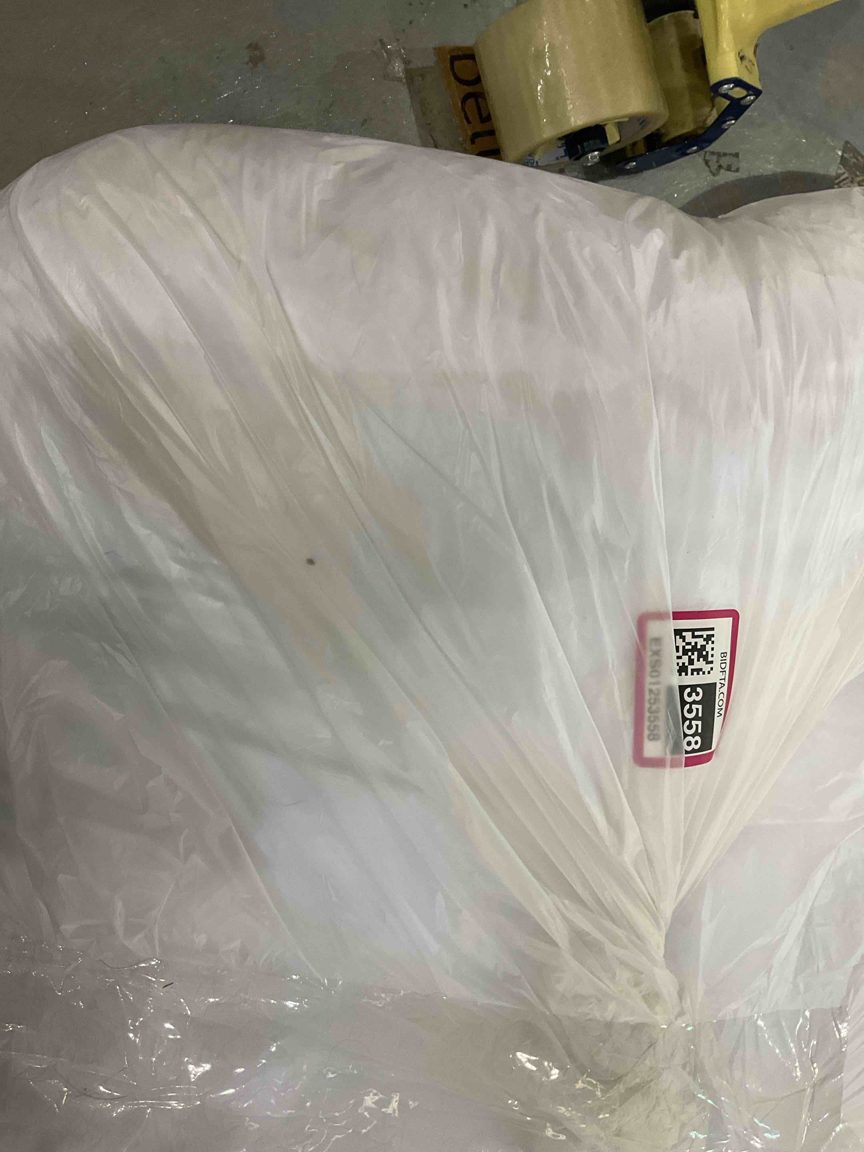https://s3.amazonaws.com/lotting-images-prod/BargainHunt/EXS01253558_1712319522907.jpeg
