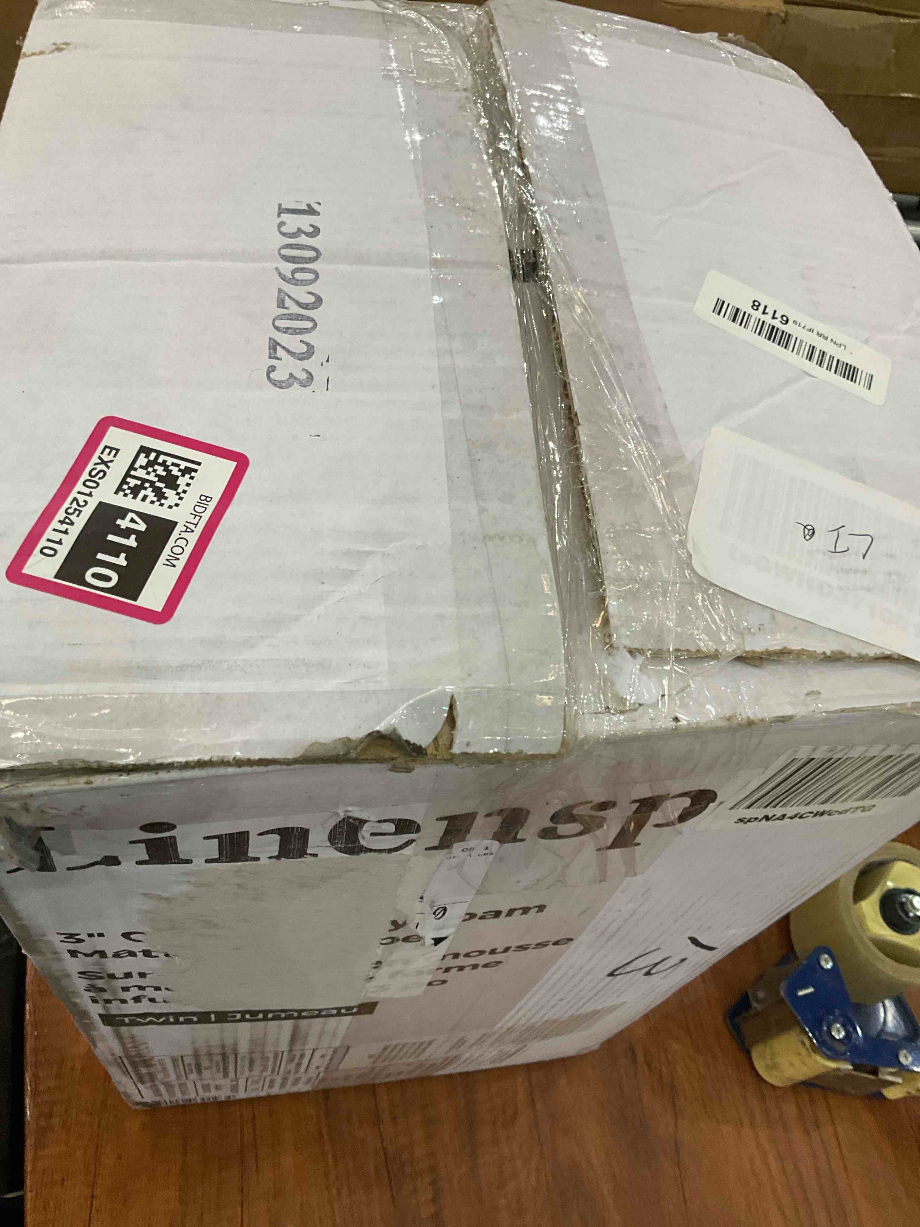 https://s3.amazonaws.com/lotting-images-prod/BargainHunt/EXS01254110_1712324910707.jpeg