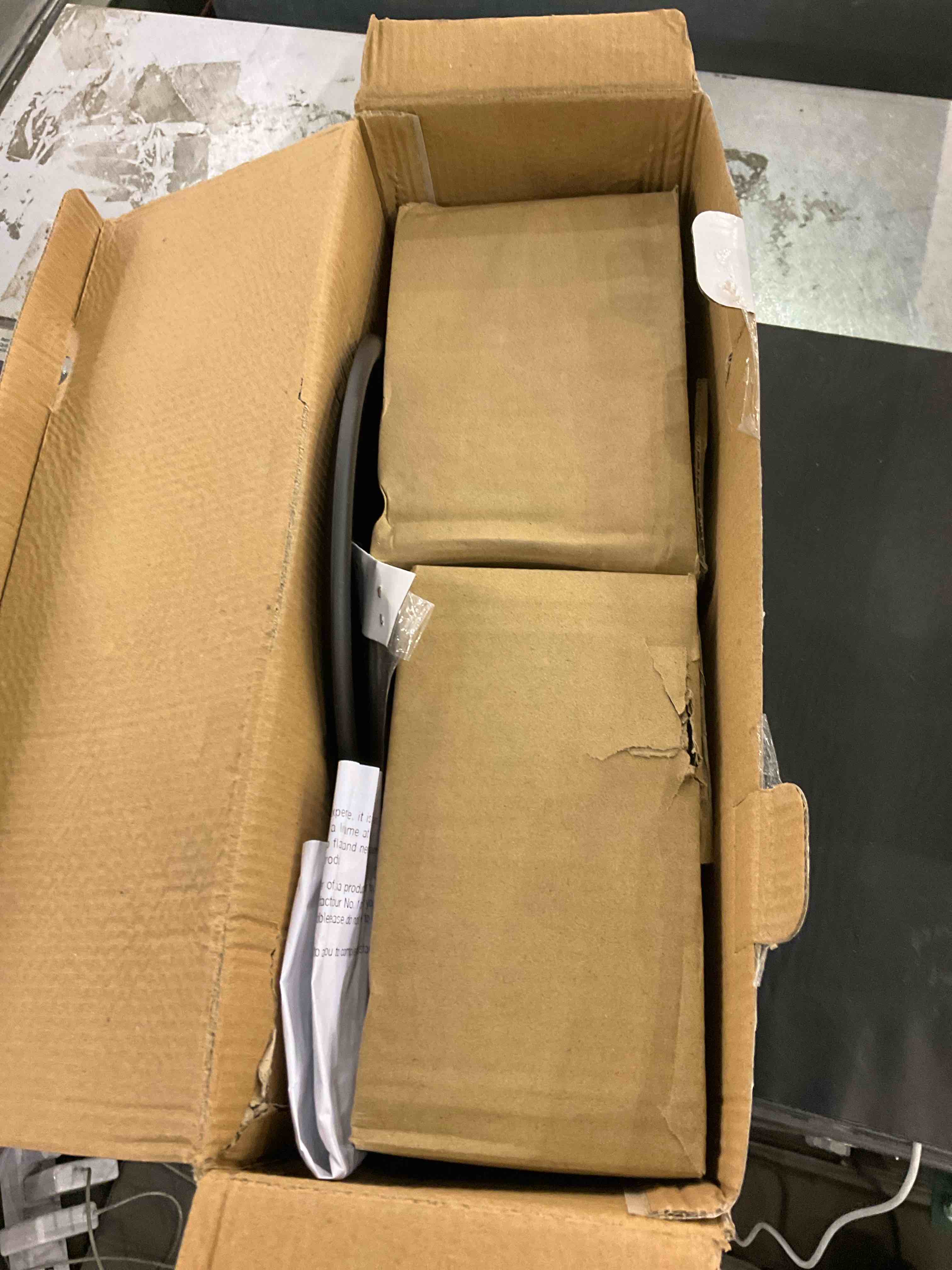 https://s3.amazonaws.com/lotting-images-prod/BargainHunt/EXS01254231_1712316631481.jpeg