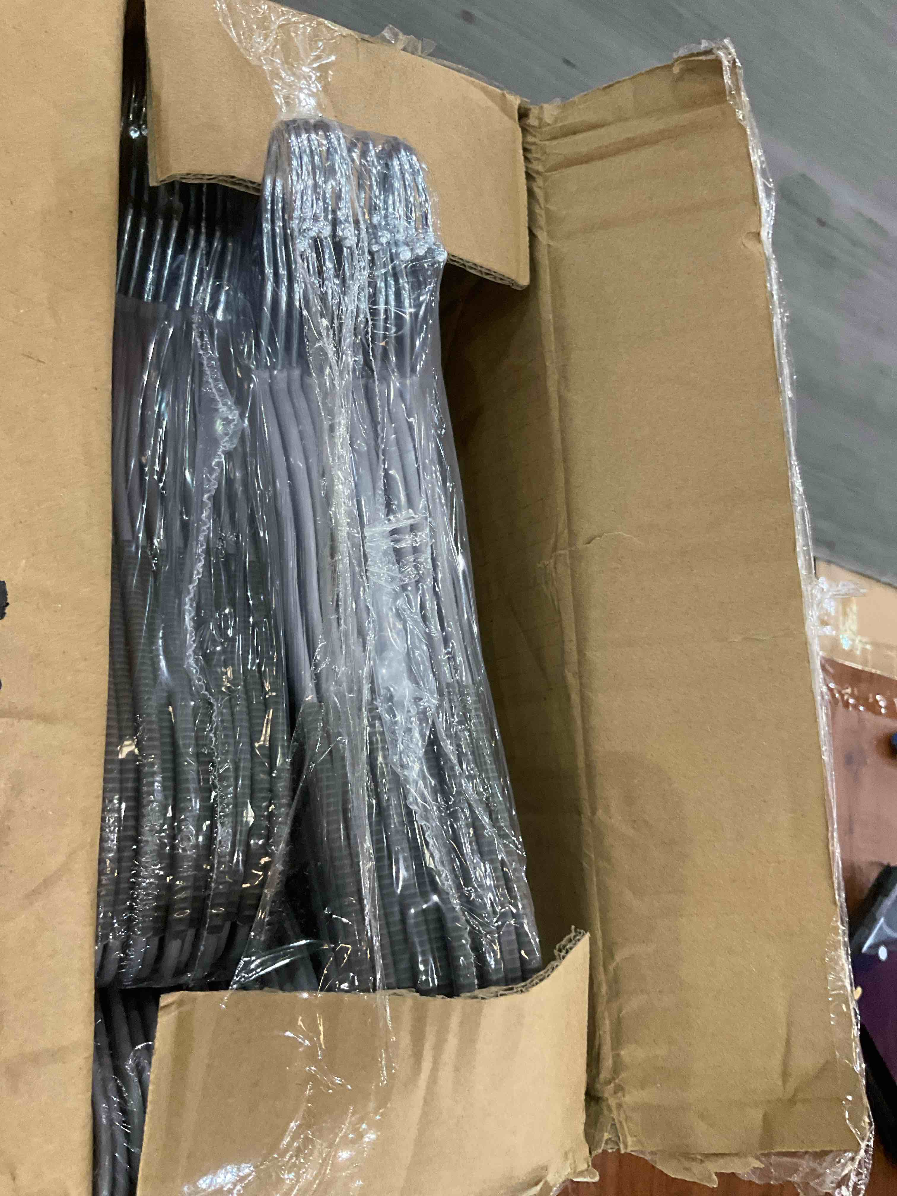 https://s3.amazonaws.com/lotting-images-prod/BargainHunt/EXS01254545_1712775394527.jpeg