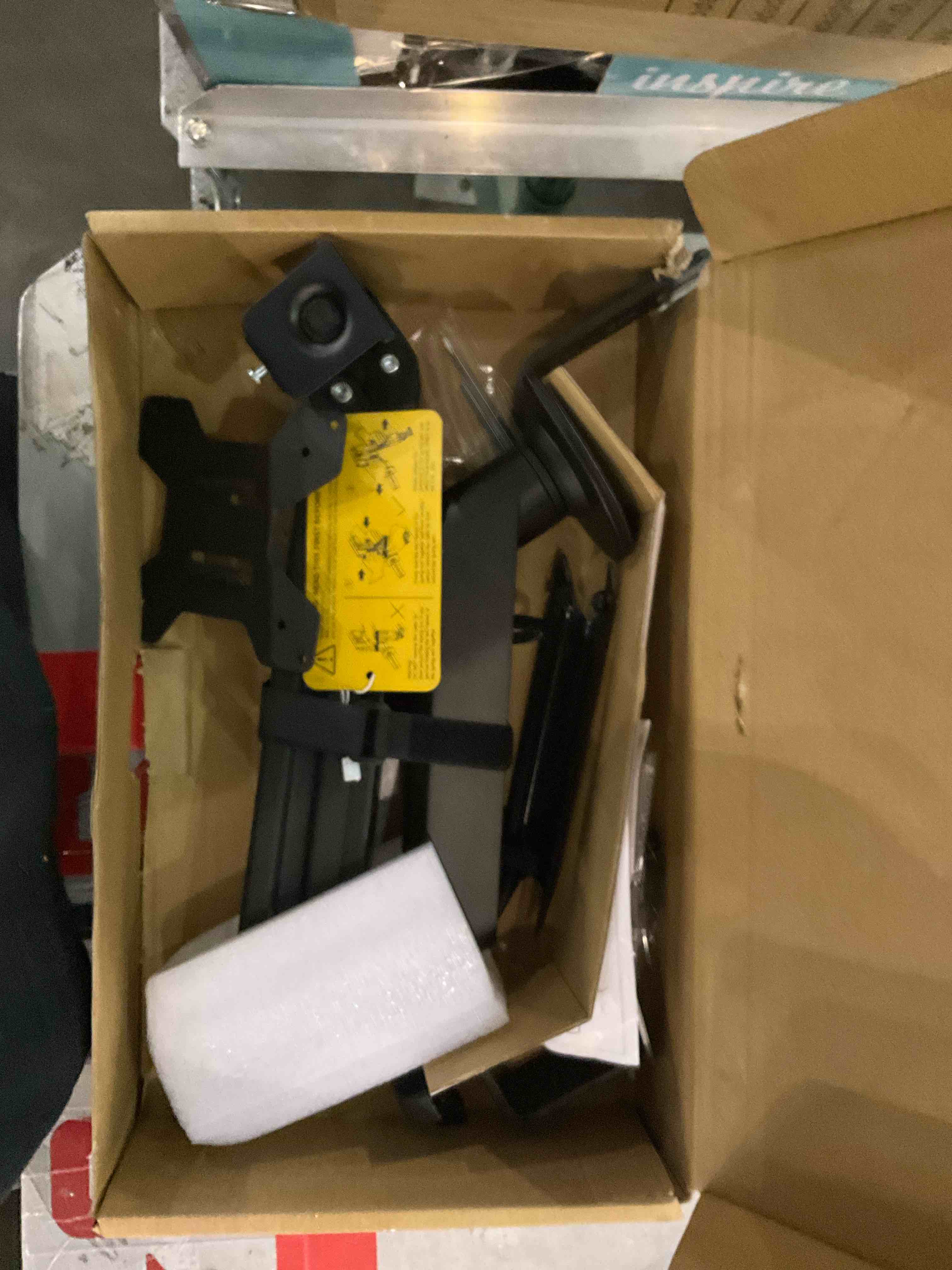 https://s3.amazonaws.com/lotting-images-prod/BargainHunt/EXS01256997_1712845731313.jpeg