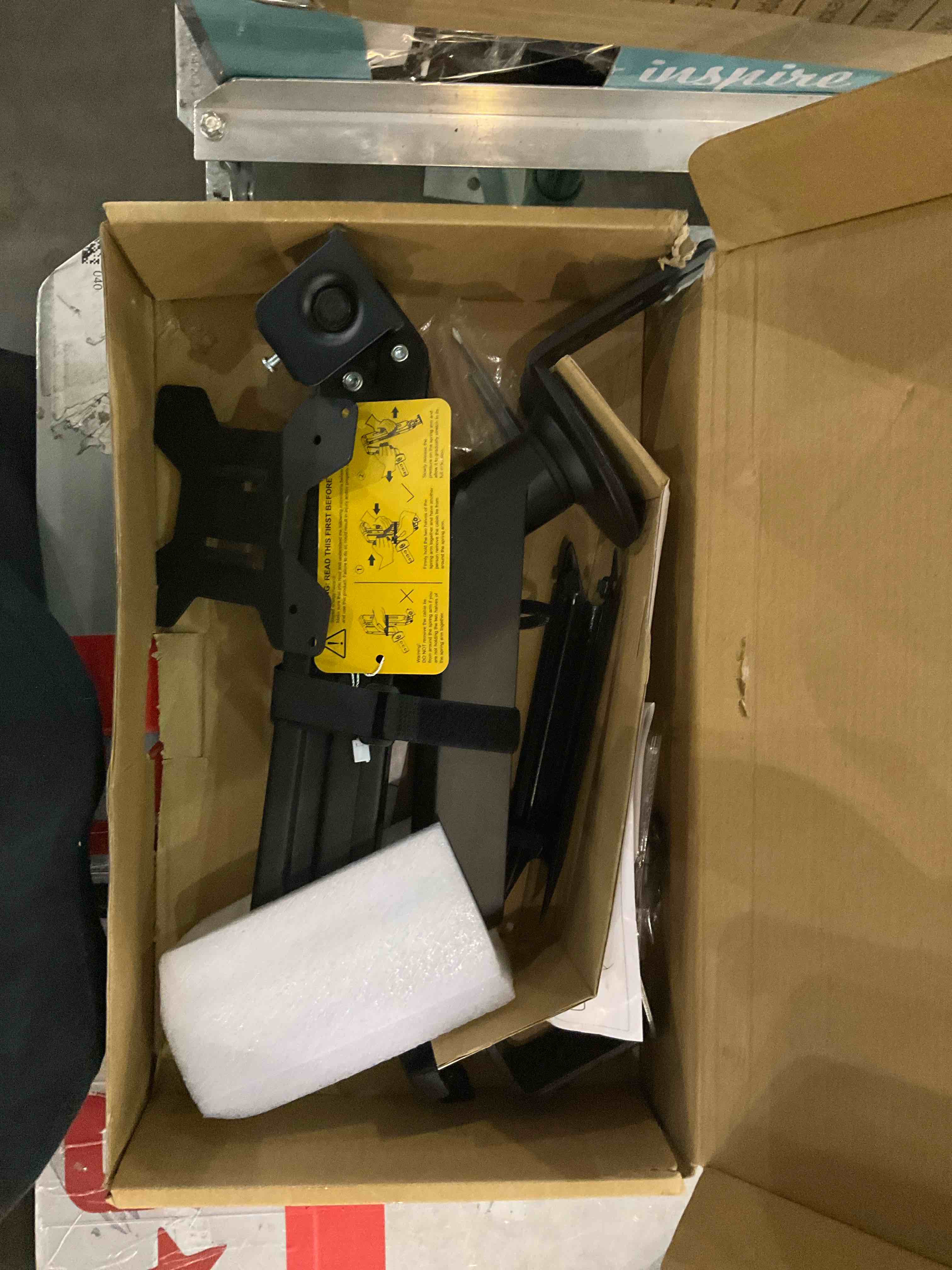 https://s3.amazonaws.com/lotting-images-prod/BargainHunt/EXS01256997_1712845733355.jpeg