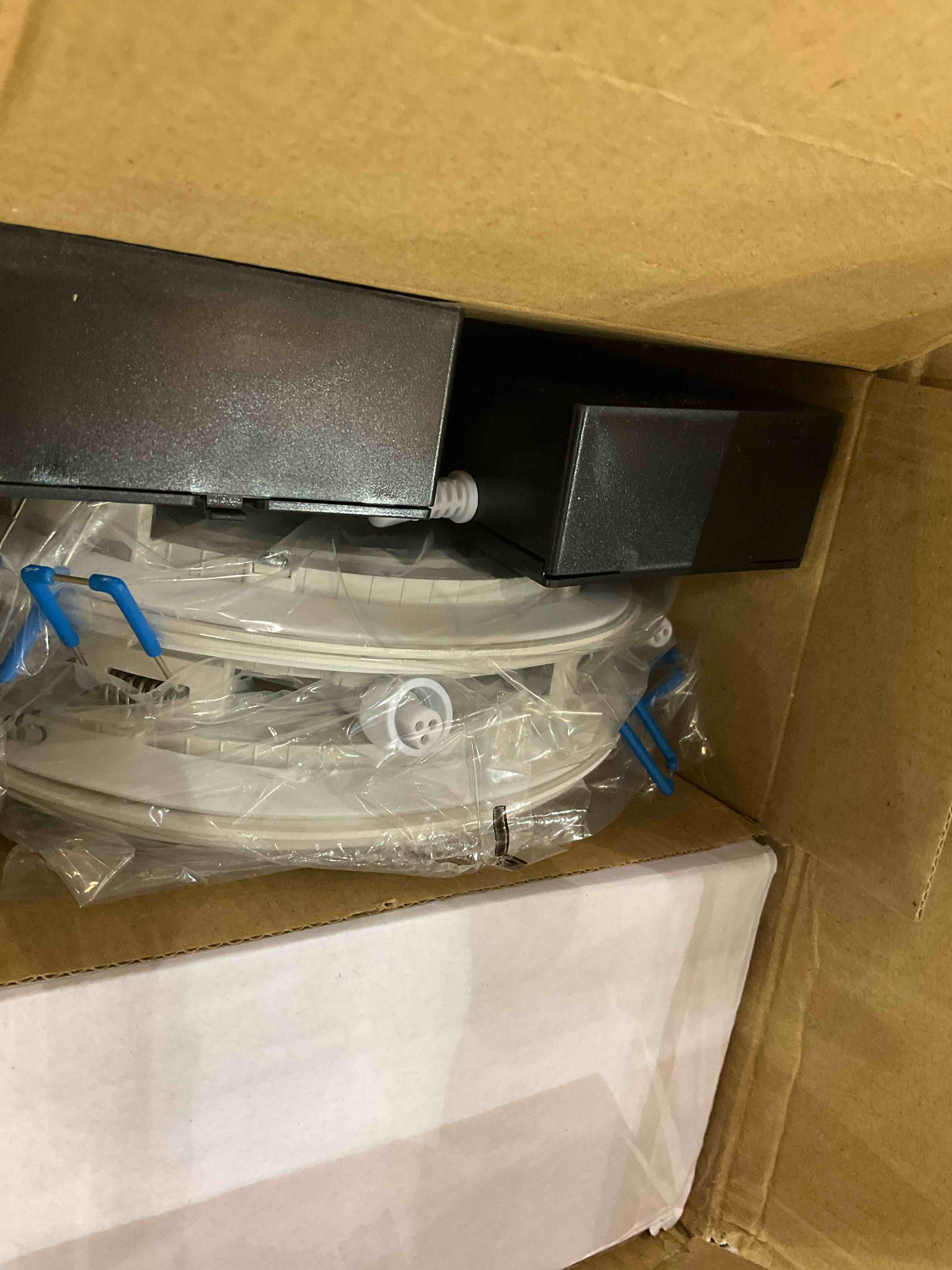 https://s3.amazonaws.com/lotting-images-prod/BargainHunt/EXS01257551_1713362619993.jpeg