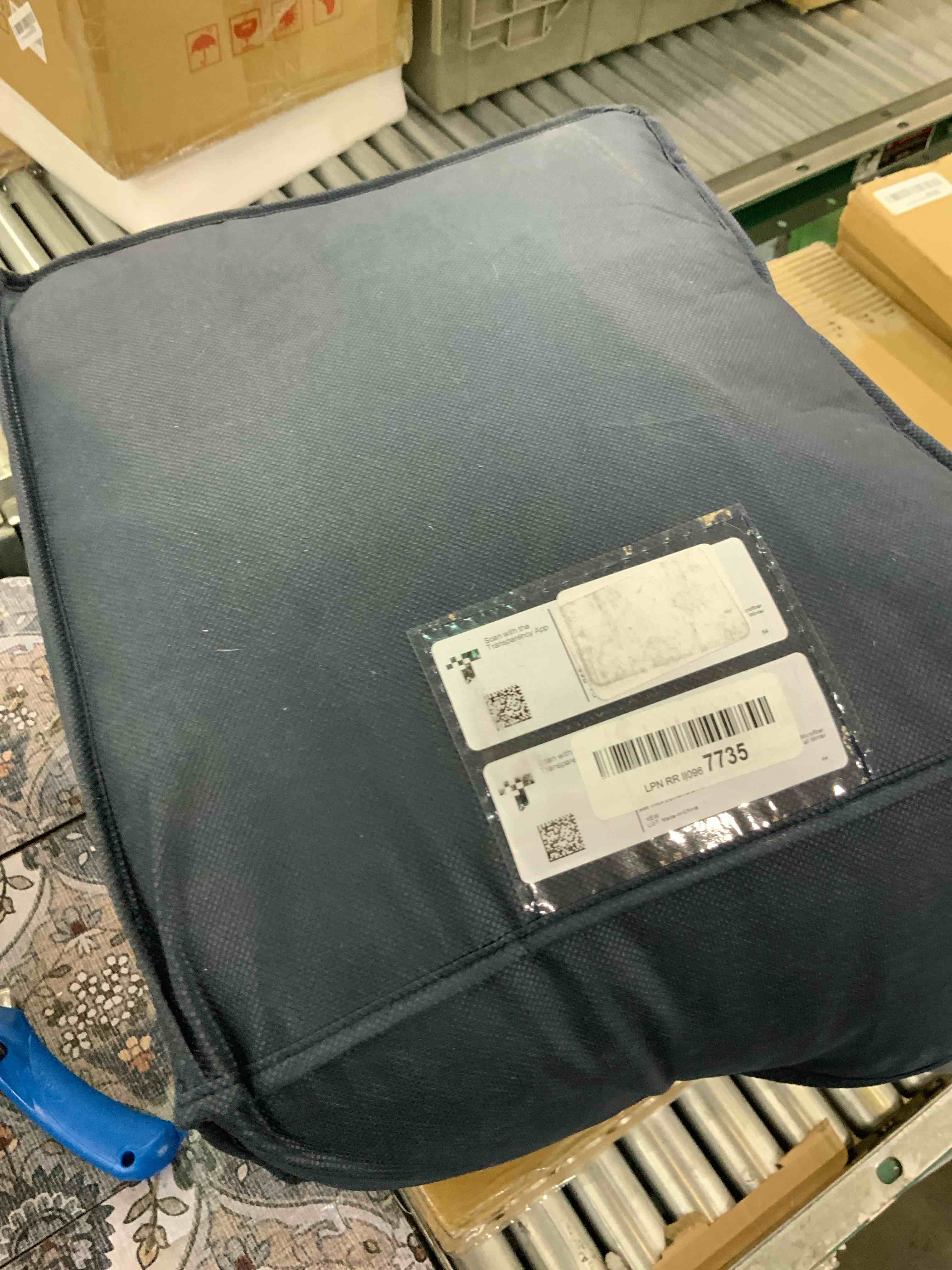 https://s3.amazonaws.com/lotting-images-prod/BargainHunt/EXS01258249_1712768055270.jpeg