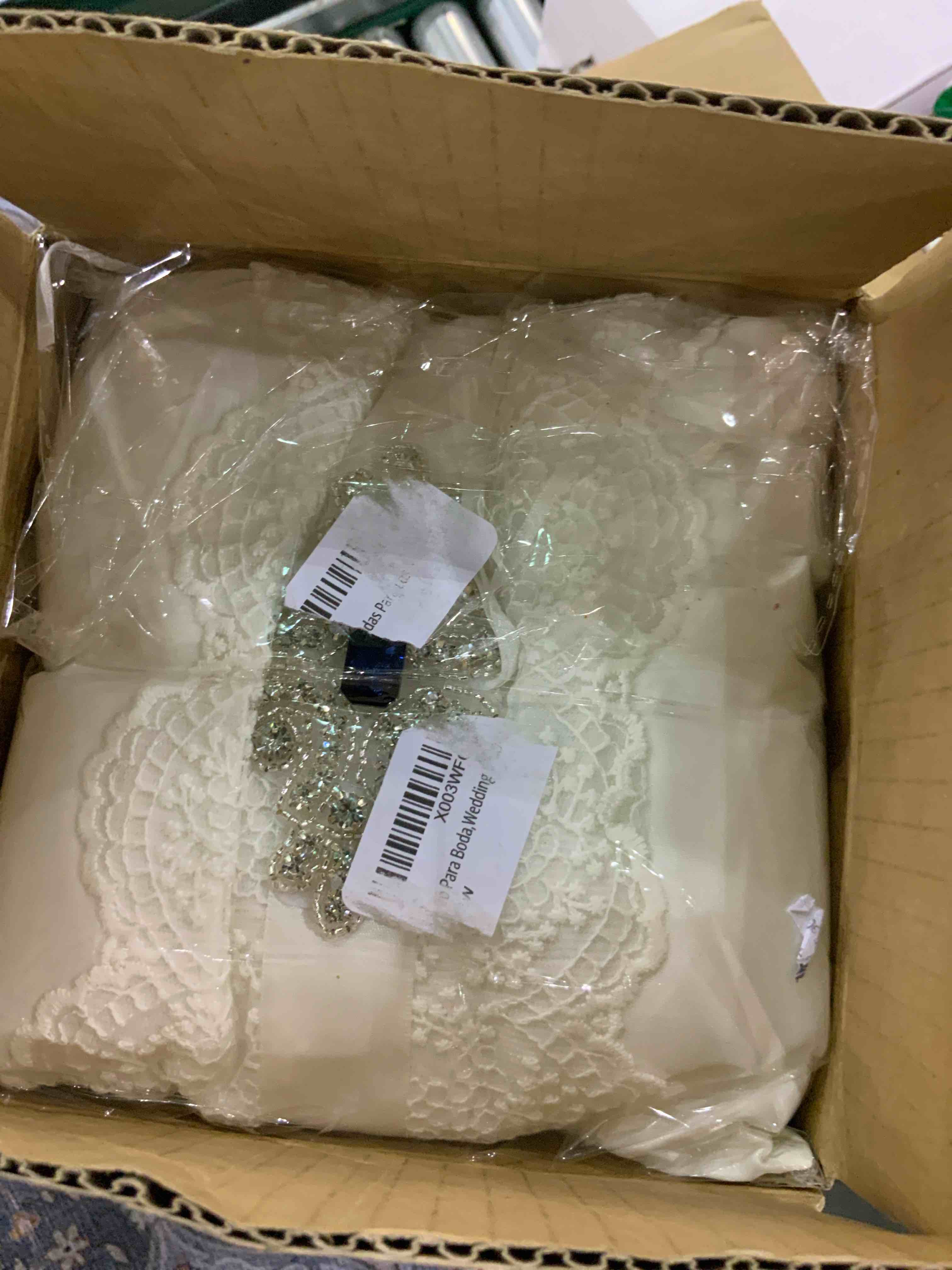 https://s3.amazonaws.com/lotting-images-prod/BargainHunt/EXS01258307_1712834352609.jpeg