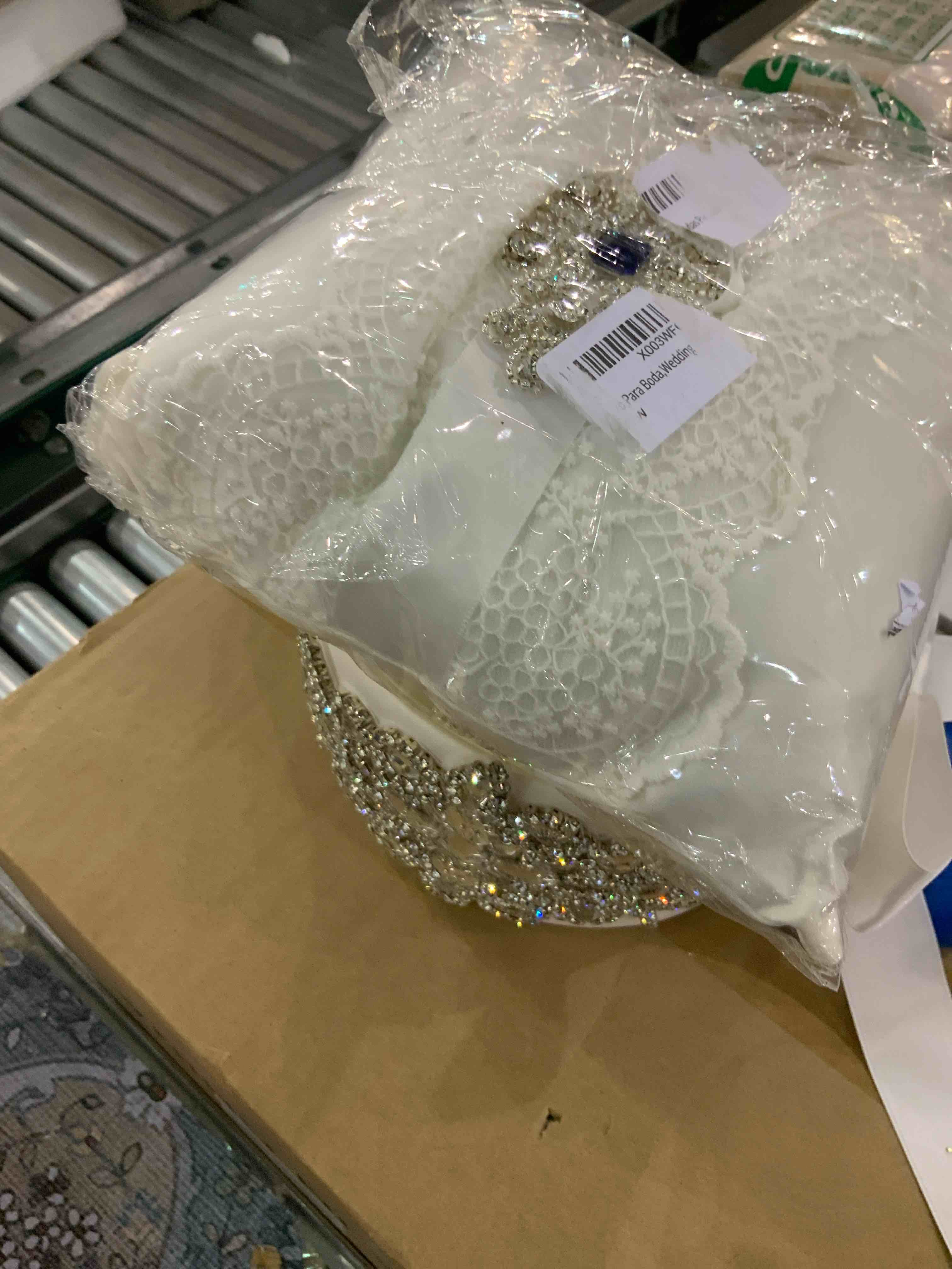 https://s3.amazonaws.com/lotting-images-prod/BargainHunt/EXS01258307_1712834368362.jpeg