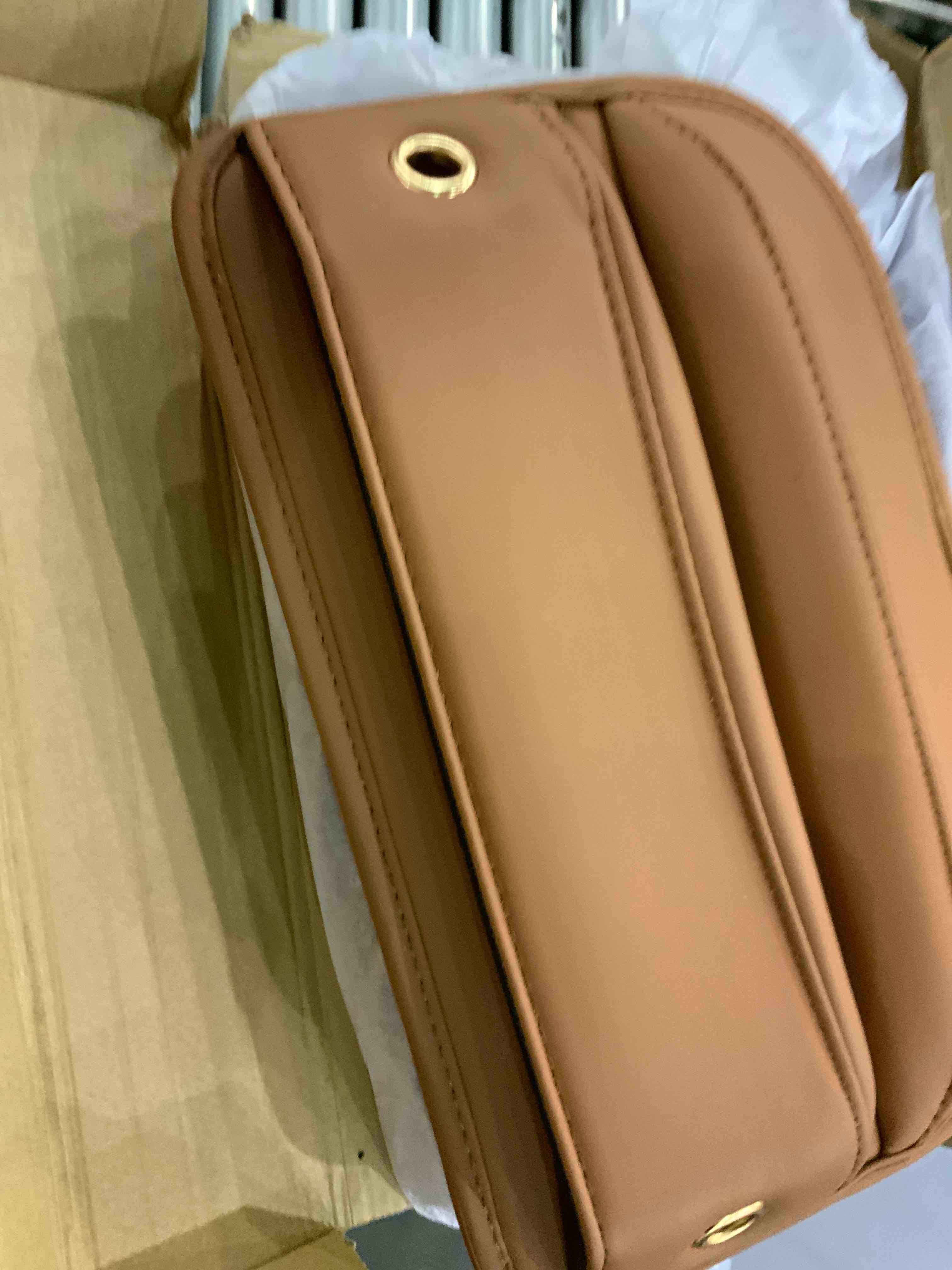 https://s3.amazonaws.com/lotting-images-prod/BargainHunt/EXS01258310_1712834809821.jpeg