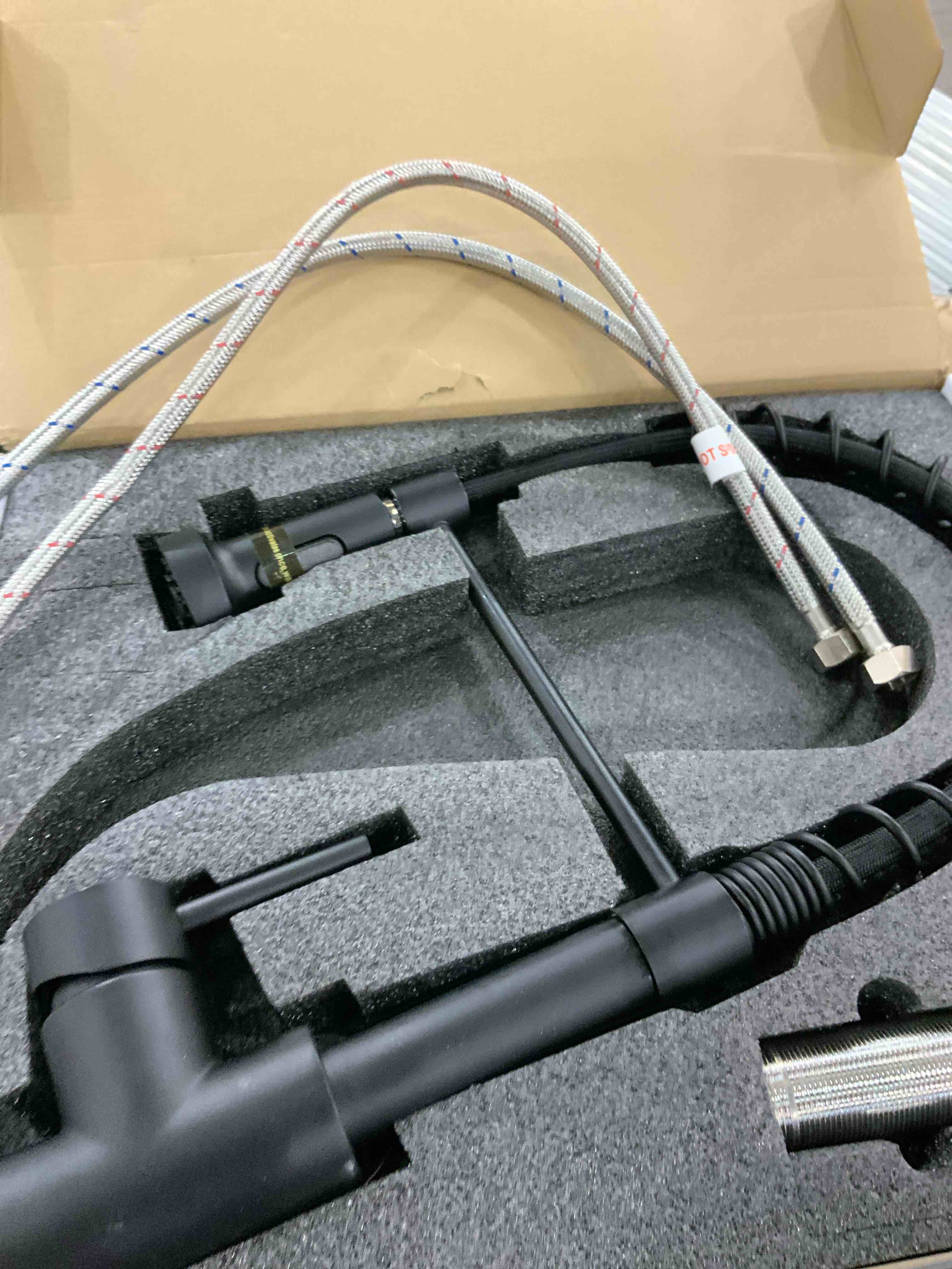 Delta Faucet Antoni Black Kitchen with Pull Down Sprayer, Commercial Style Sink Faucet, Faucets for Sinks, Single-Handle, Magnetic Docking Spray Head, 18803-BL-DST, Matte Black