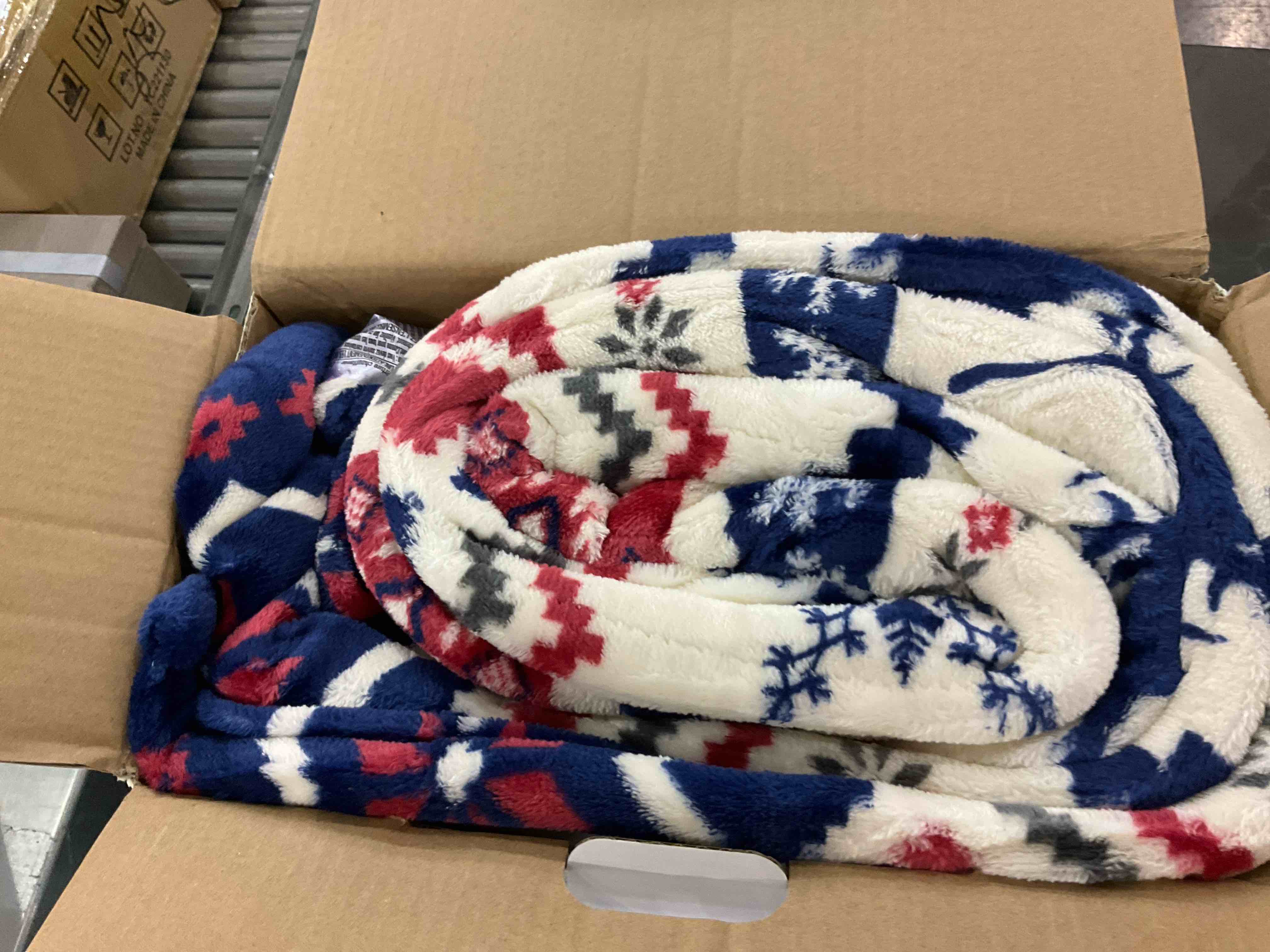 https://s3.amazonaws.com/lotting-images-prod/BargainHunt/EXS01258978_1713538591753.jpeg
