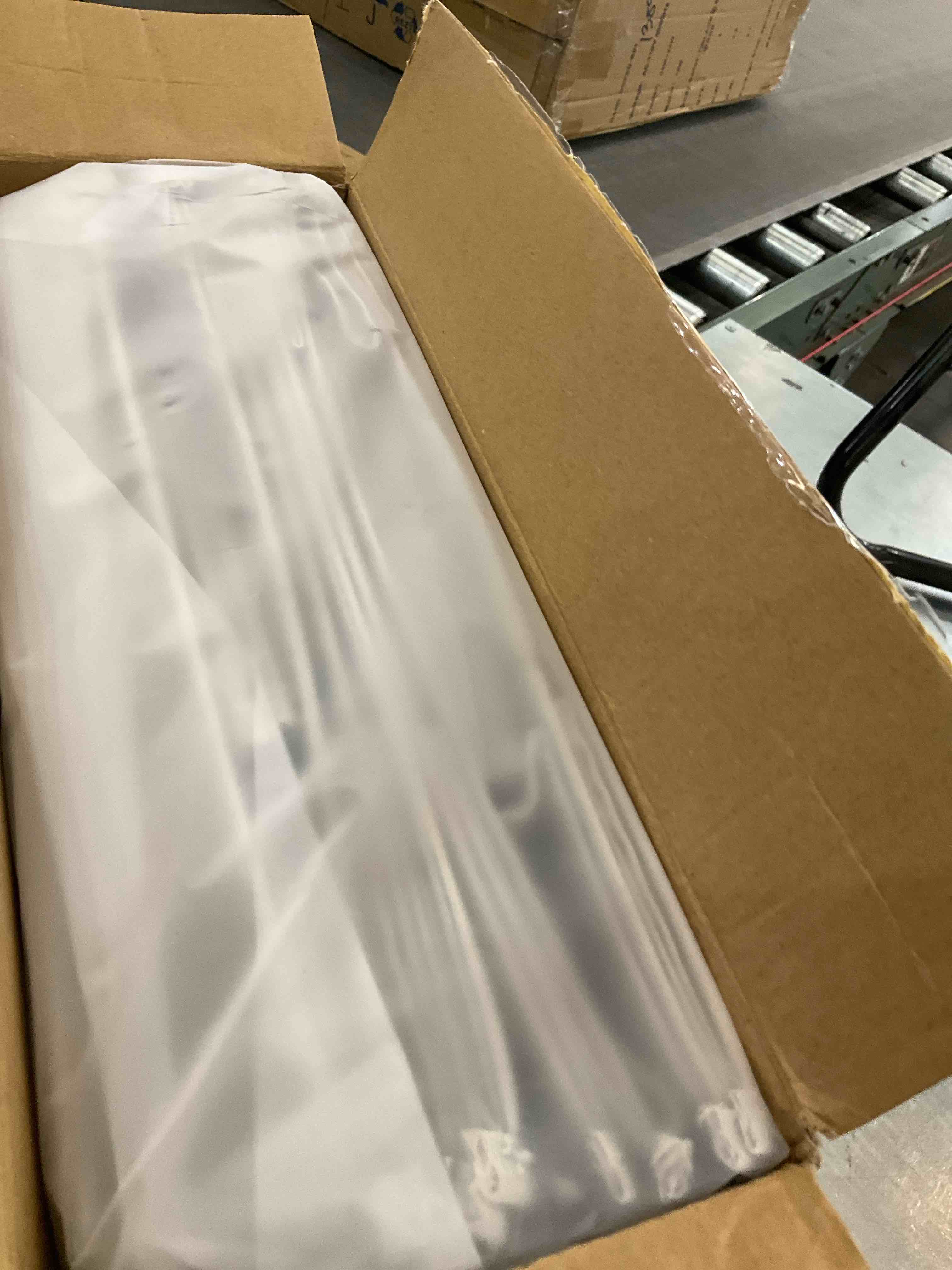 https://s3.amazonaws.com/lotting-images-prod/BargainHunt/EXS01259272_1713459603287.jpeg