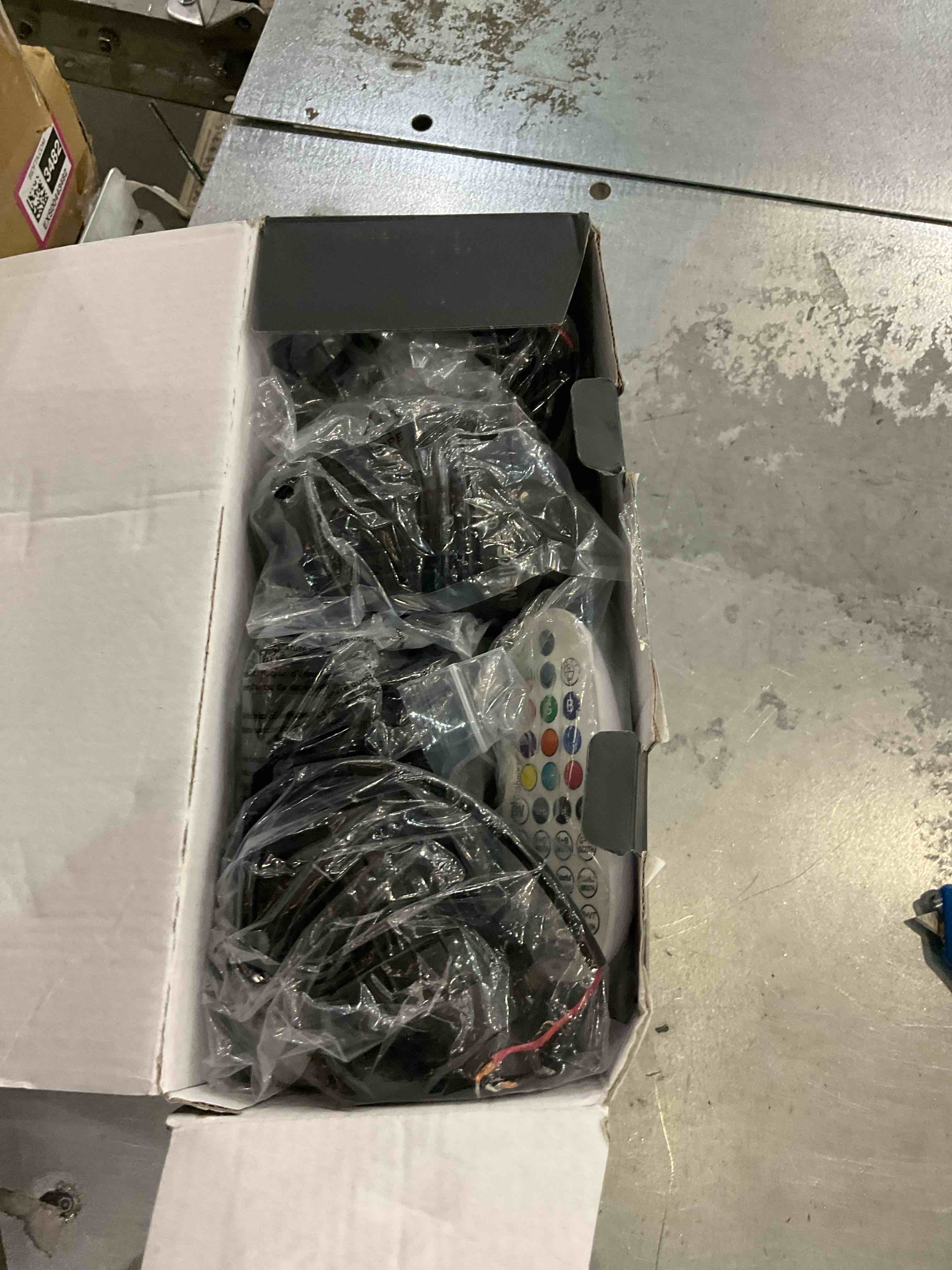 https://s3.amazonaws.com/lotting-images-prod/BargainHunt/EXS01259525_1712070832870.jpeg