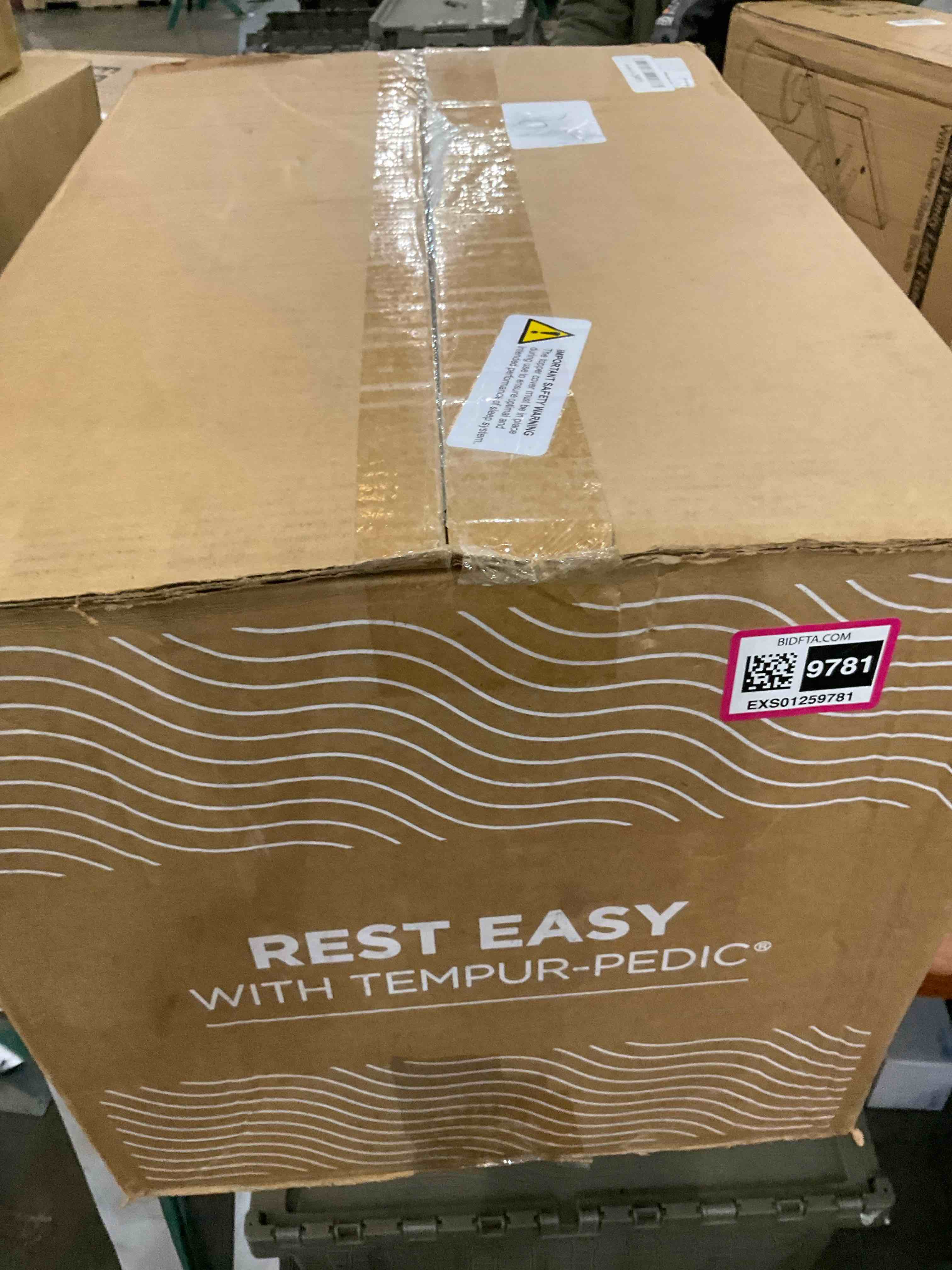 https://s3.amazonaws.com/lotting-images-prod/BargainHunt/EXS01259781_1712325070821.jpeg
