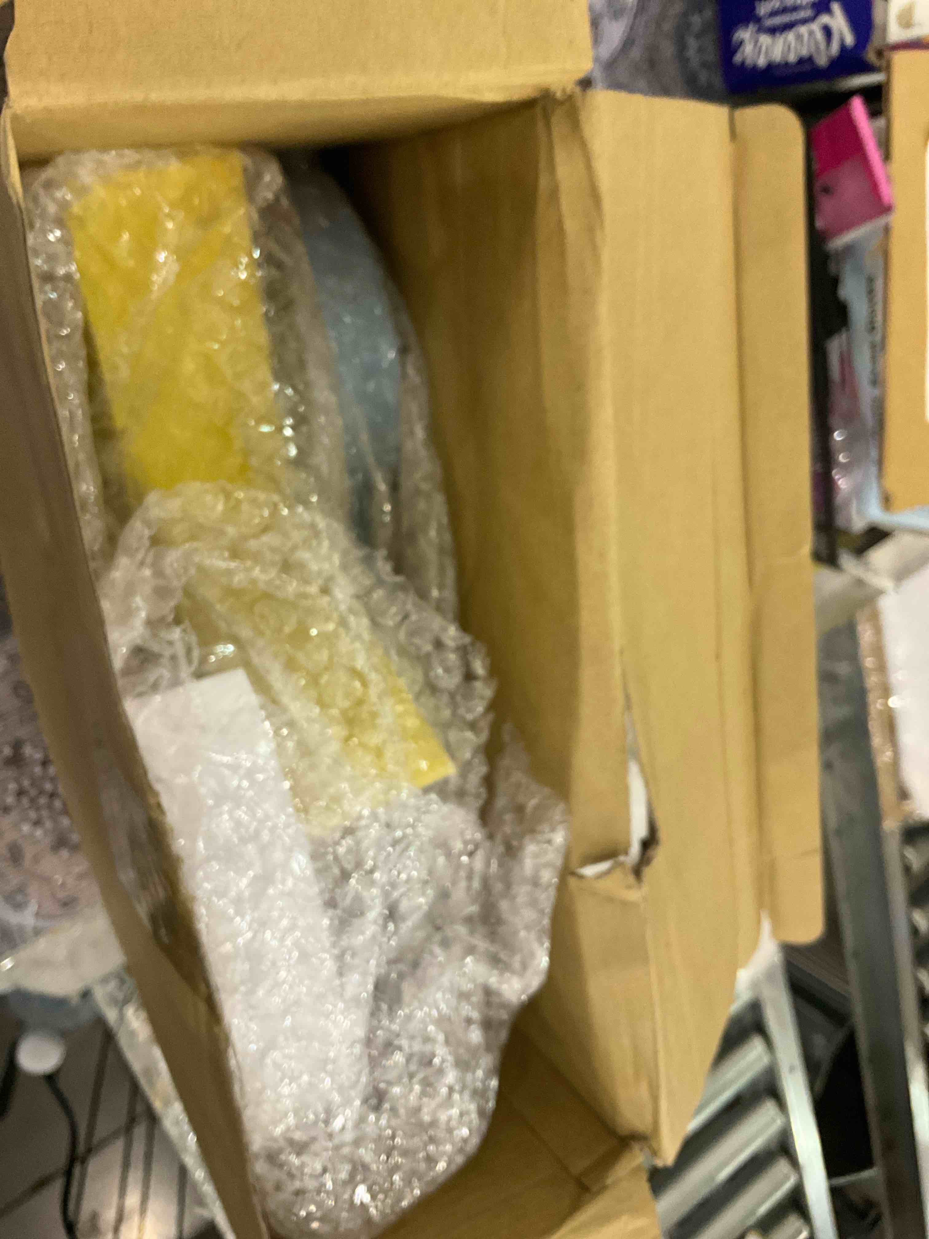 https://s3.amazonaws.com/lotting-images-prod/BargainHunt/EXS01261139_1710337253697.jpeg