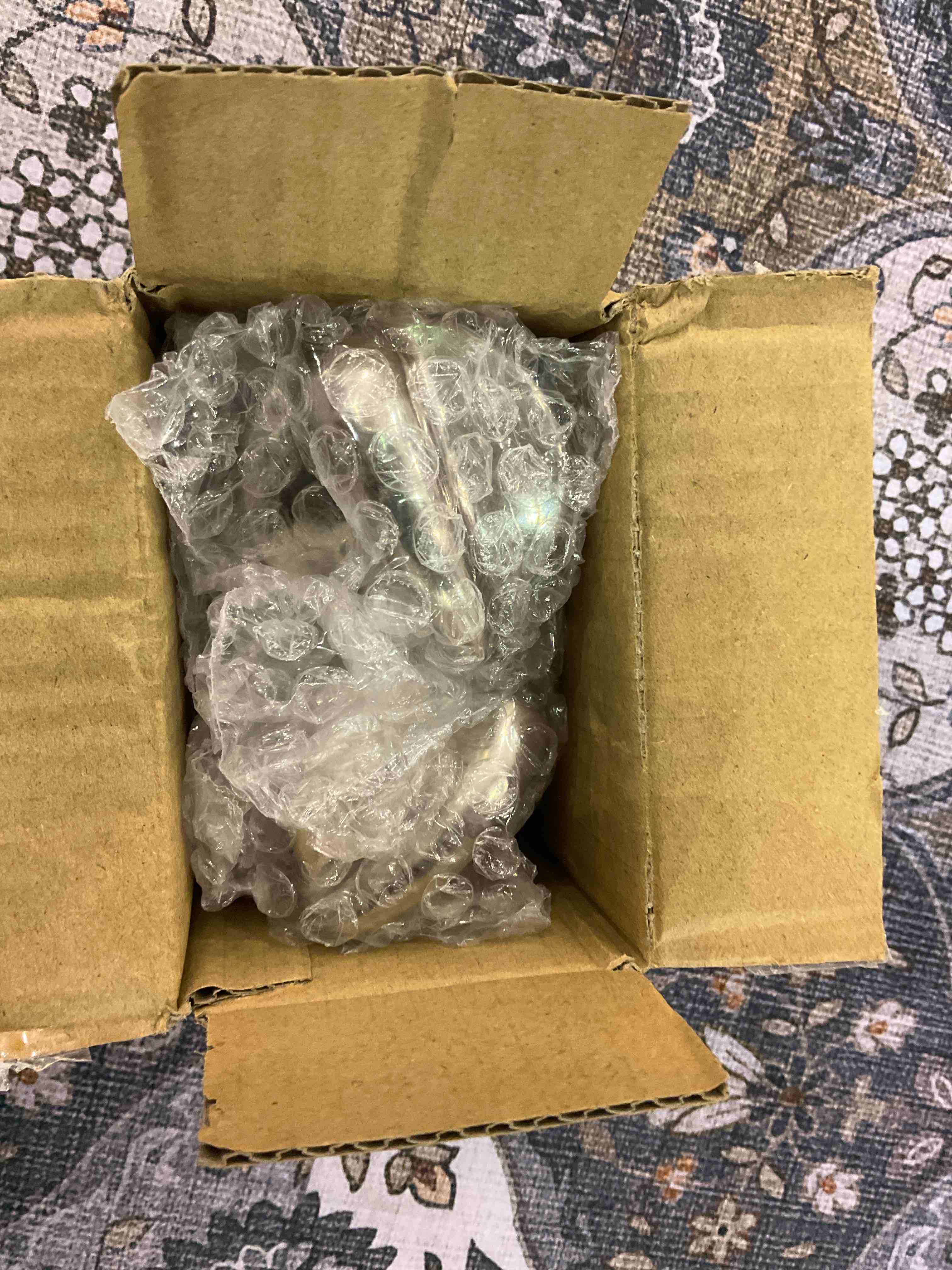 https://s3.amazonaws.com/lotting-images-prod/BargainHunt/EXS01261281_1710416787534.jpeg