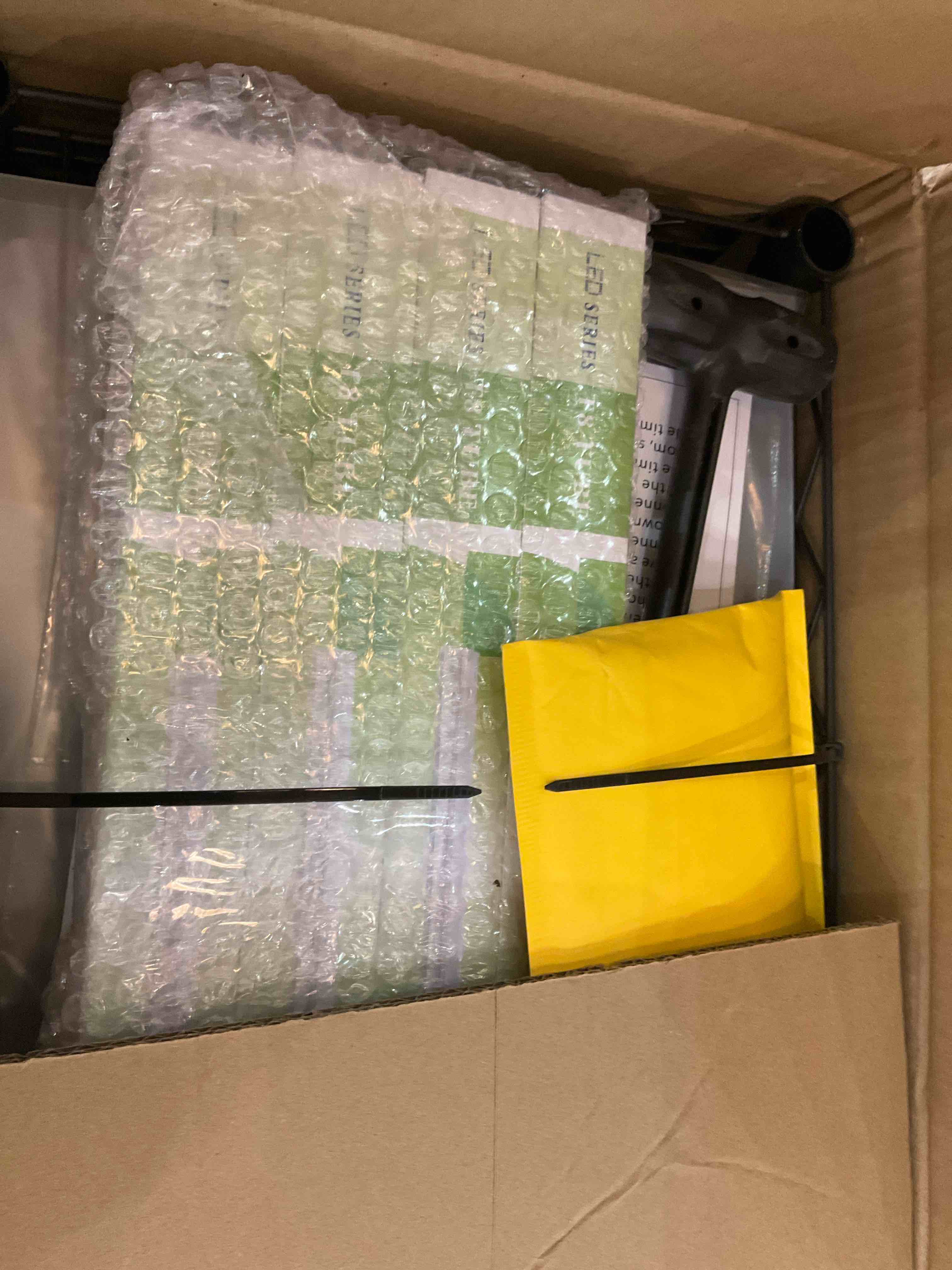 https://s3.amazonaws.com/lotting-images-prod/BargainHunt/EXS01261402_1710434761373.jpeg