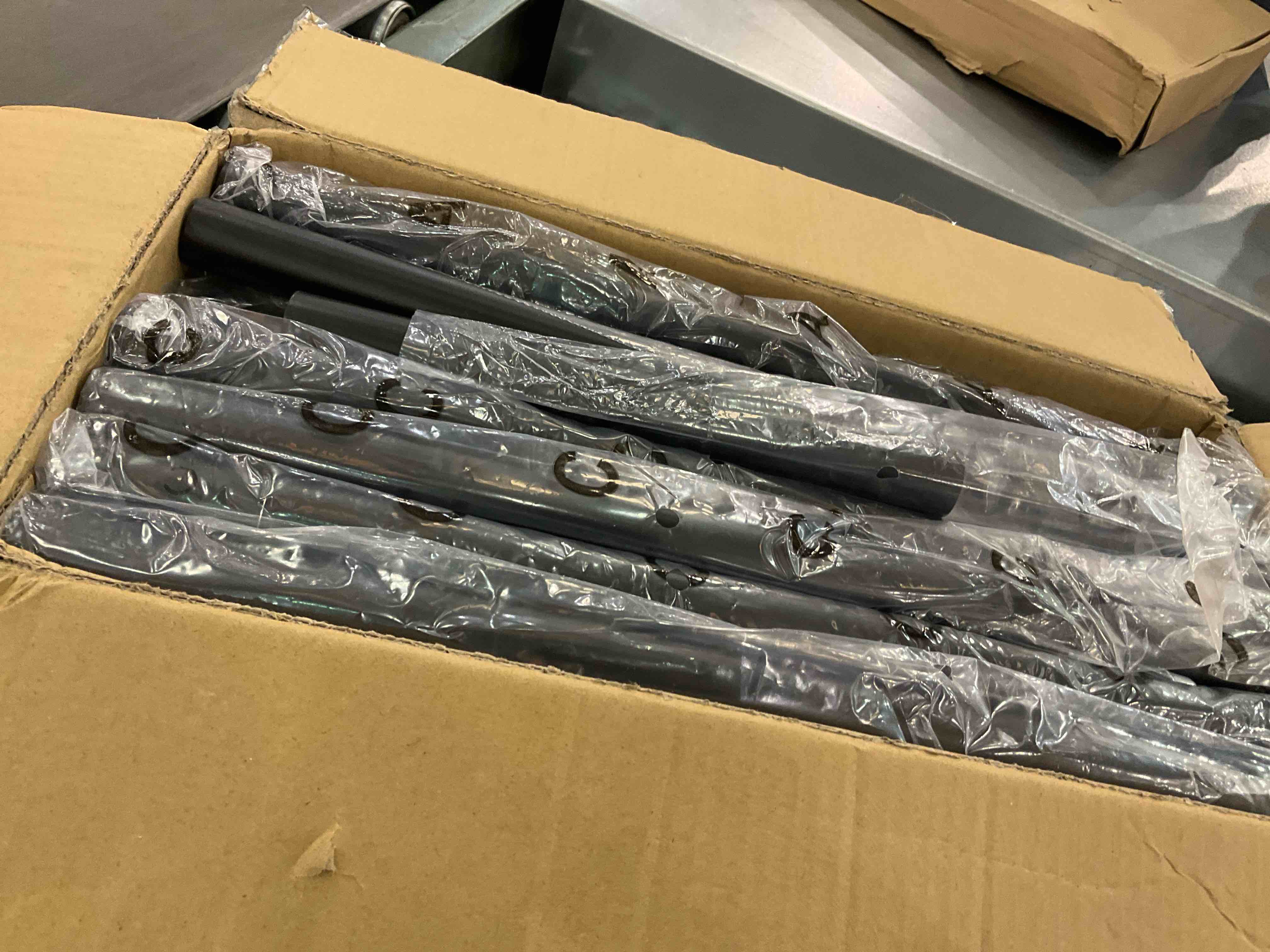 https://s3.amazonaws.com/lotting-images-prod/BargainHunt/EXS01261581_1710945623848.jpeg