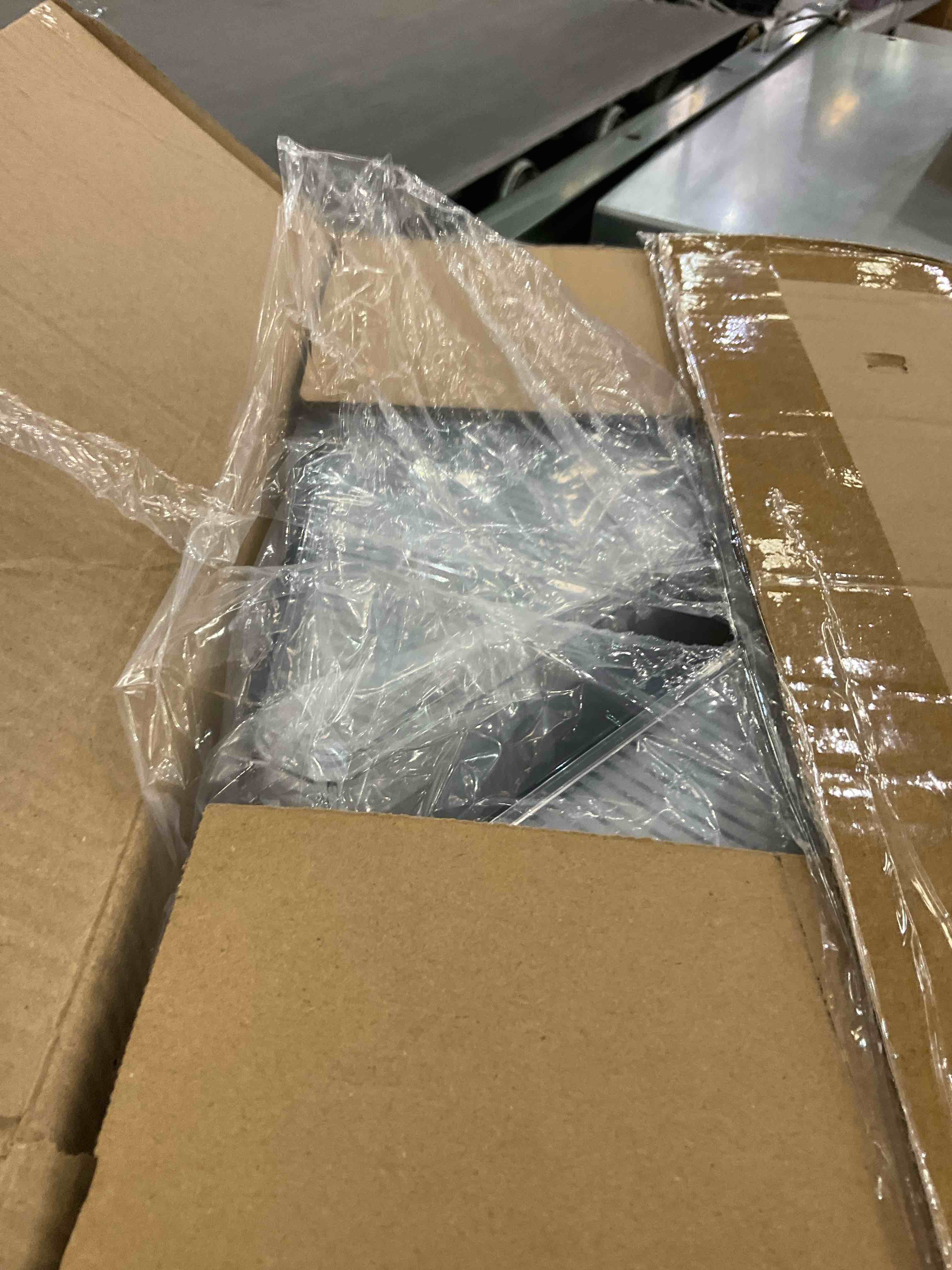 https://s3.amazonaws.com/lotting-images-prod/BargainHunt/EXS01261670_1710960291207.jpeg