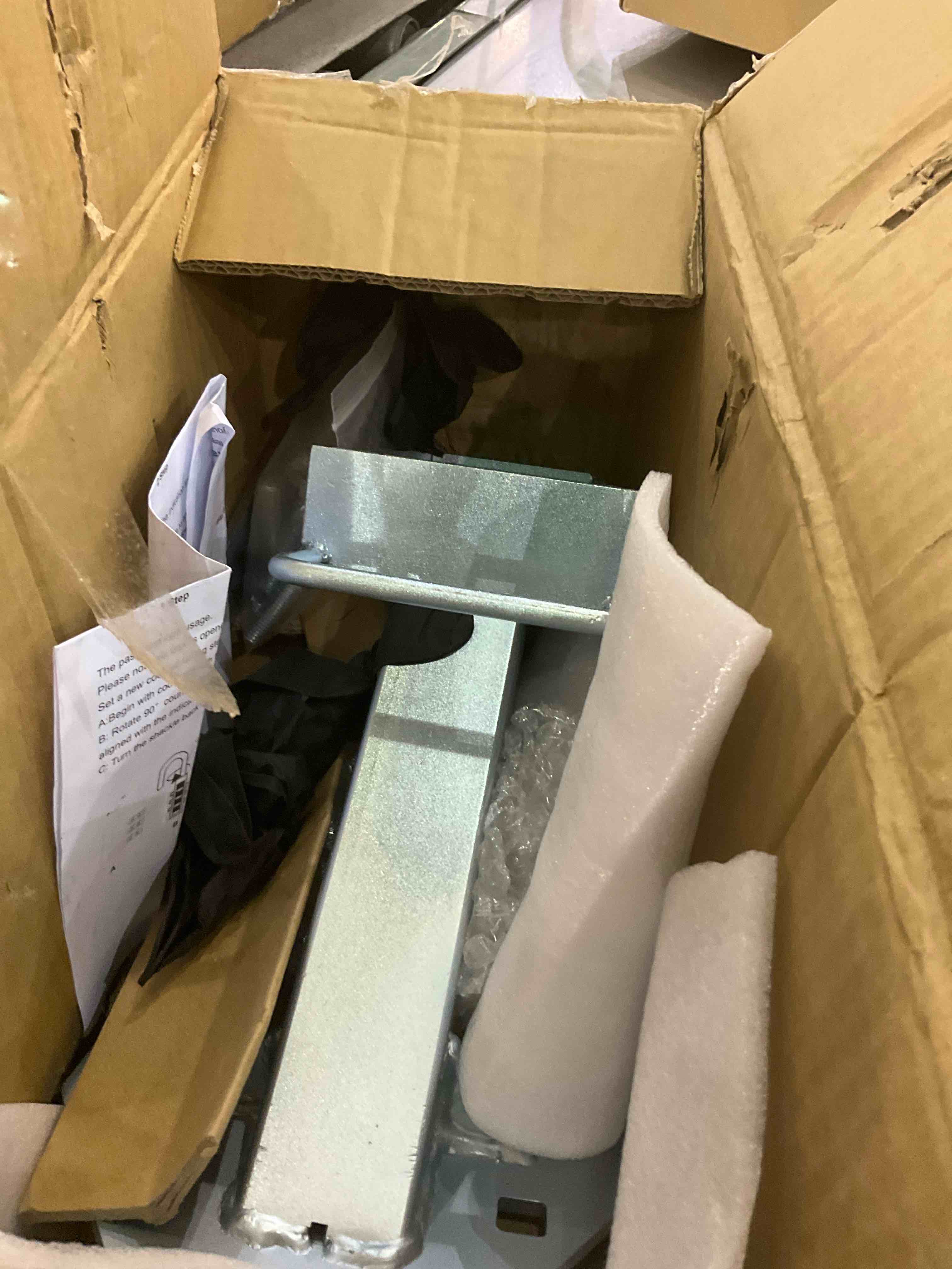 https://s3.amazonaws.com/lotting-images-prod/BargainHunt/EXS01261689_1711021402699.jpeg