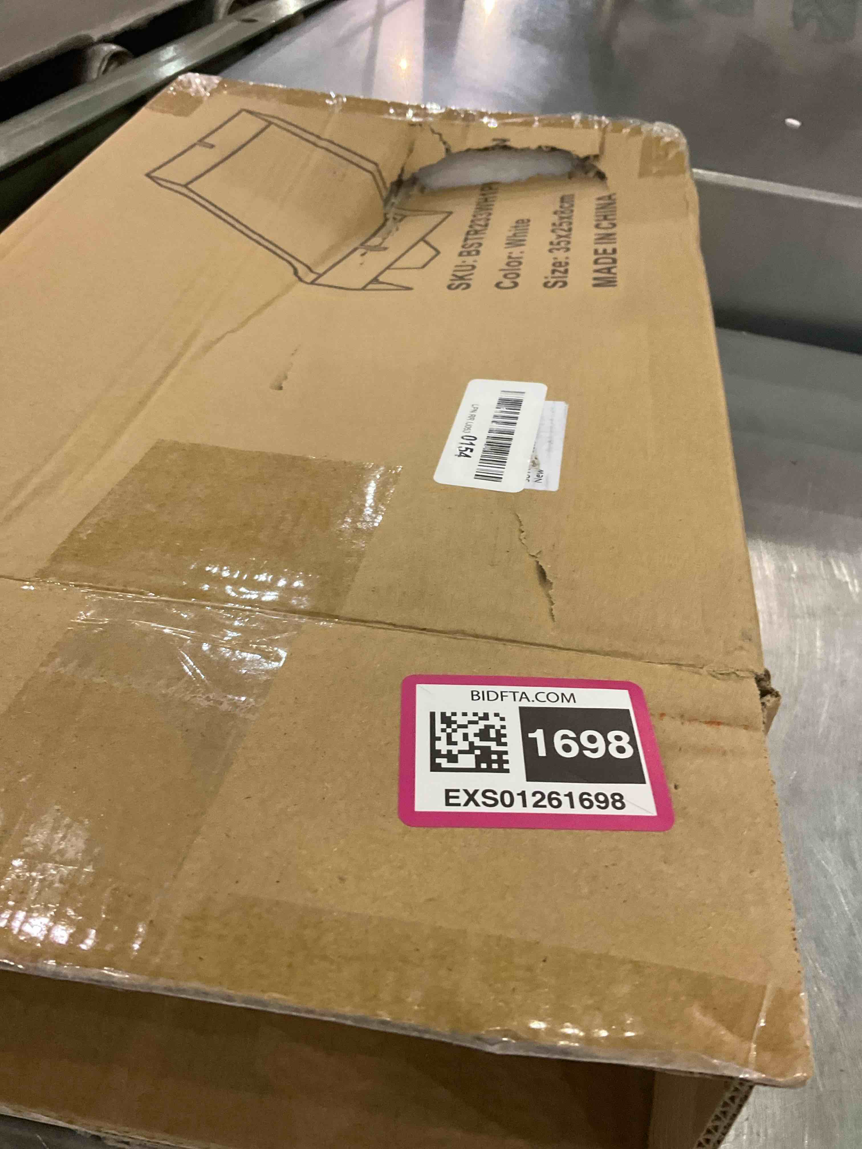 https://s3.amazonaws.com/lotting-images-prod/BargainHunt/EXS01261698_1711022406019.jpeg