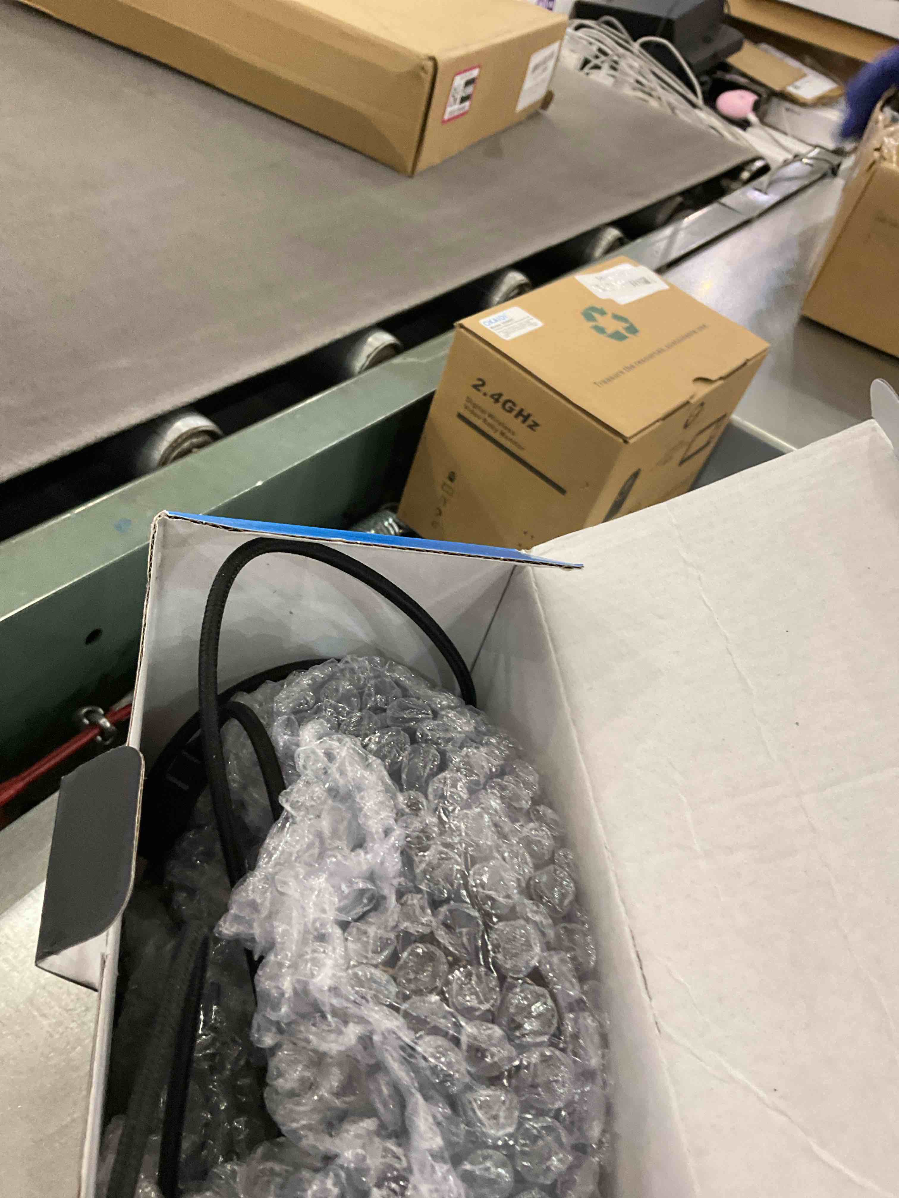 https://s3.amazonaws.com/lotting-images-prod/BargainHunt/EXS01261786_1711033244629.jpeg