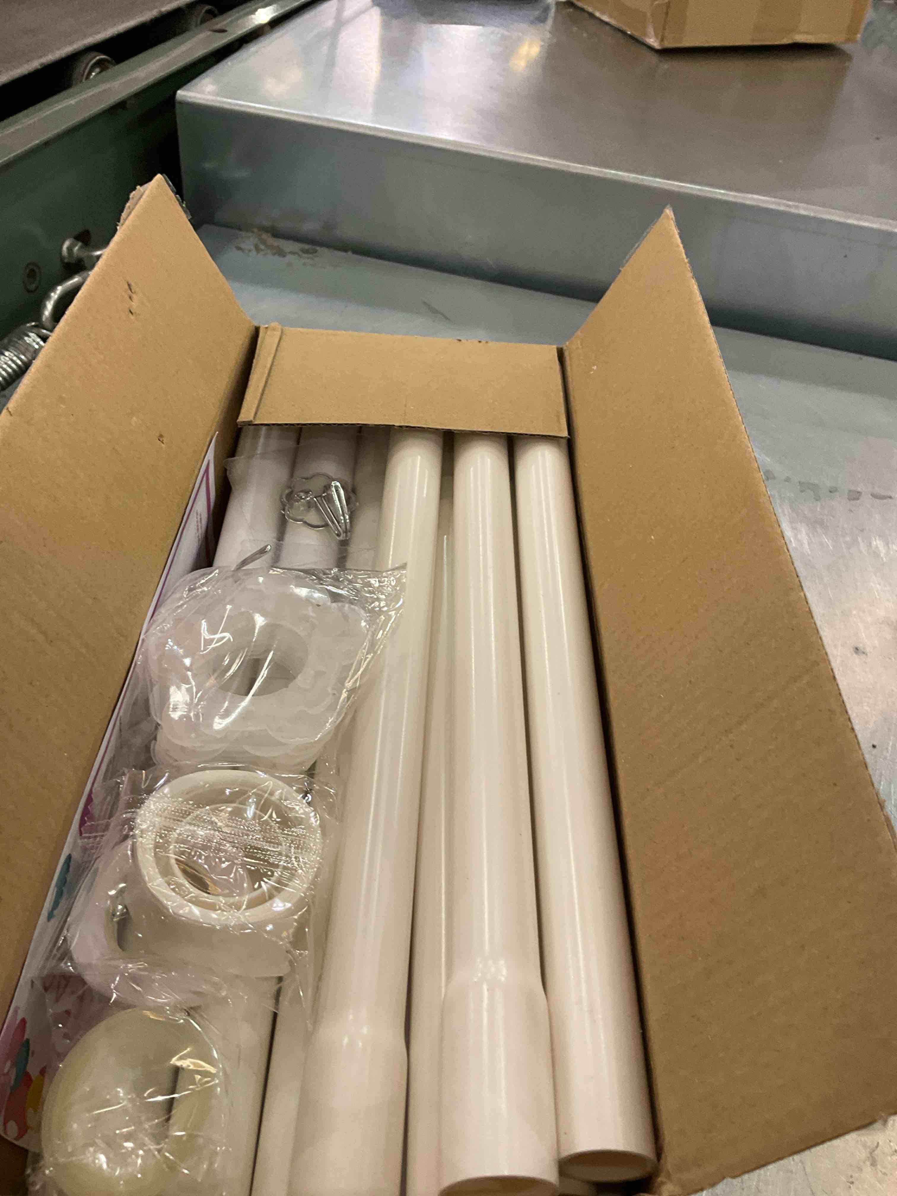 https://s3.amazonaws.com/lotting-images-prod/BargainHunt/EXS01261816_1711035967047.jpeg