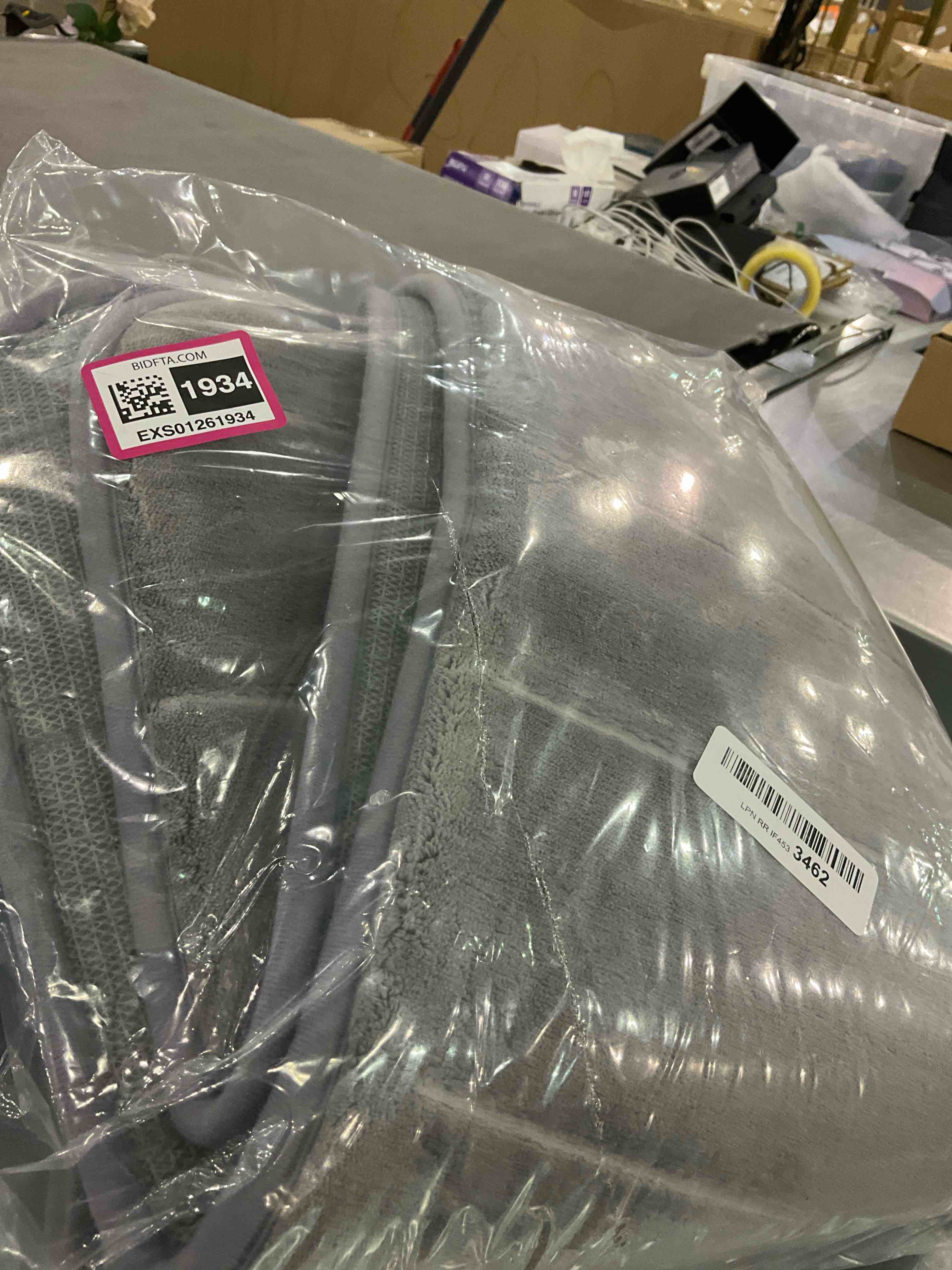 https://s3.amazonaws.com/lotting-images-prod/BargainHunt/EXS01261934_1711110751848.jpeg