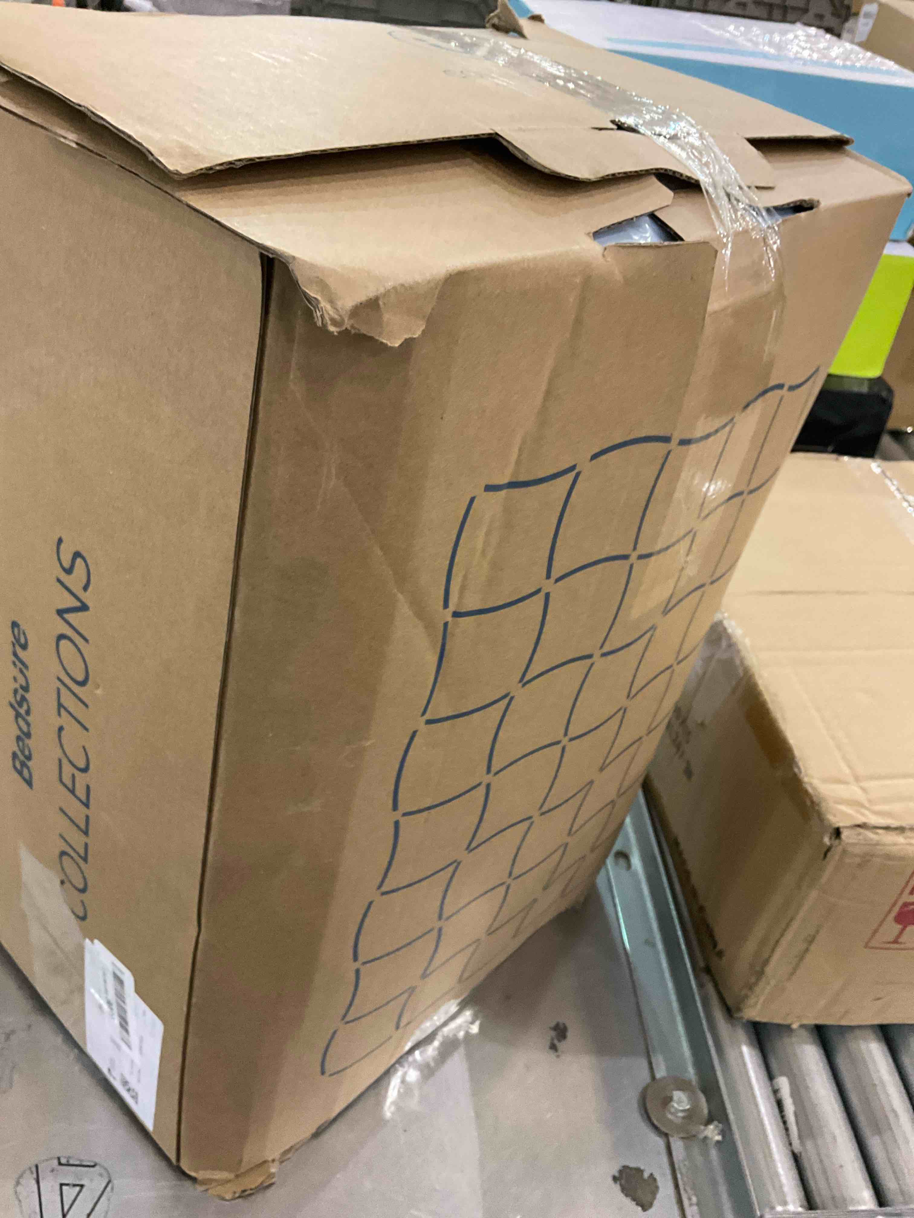 https://s3.amazonaws.com/lotting-images-prod/BargainHunt/EXS01262138_1709911631139.jpeg