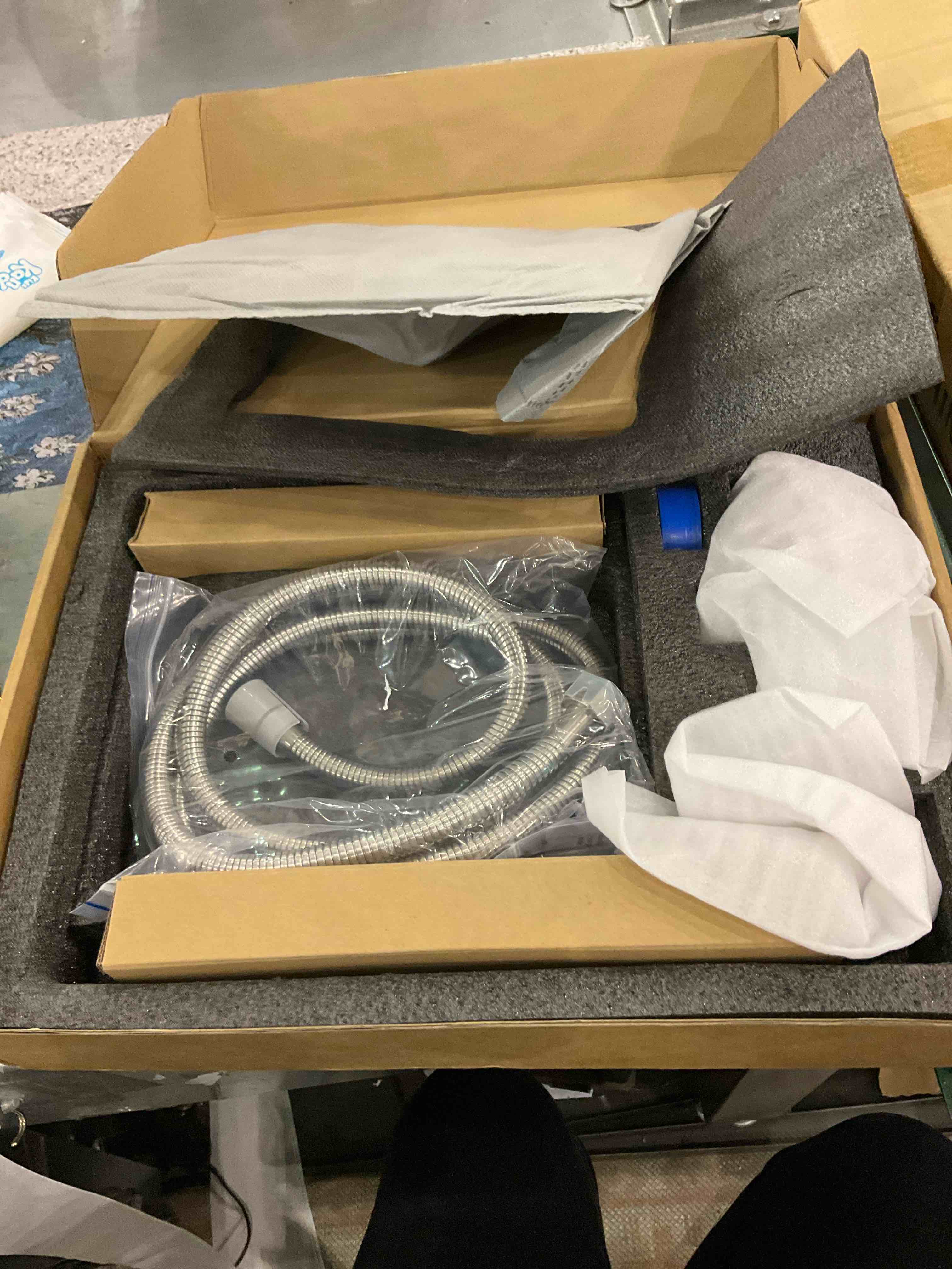 https://s3.amazonaws.com/lotting-images-prod/BargainHunt/EXS01262164_1709913810617.jpeg