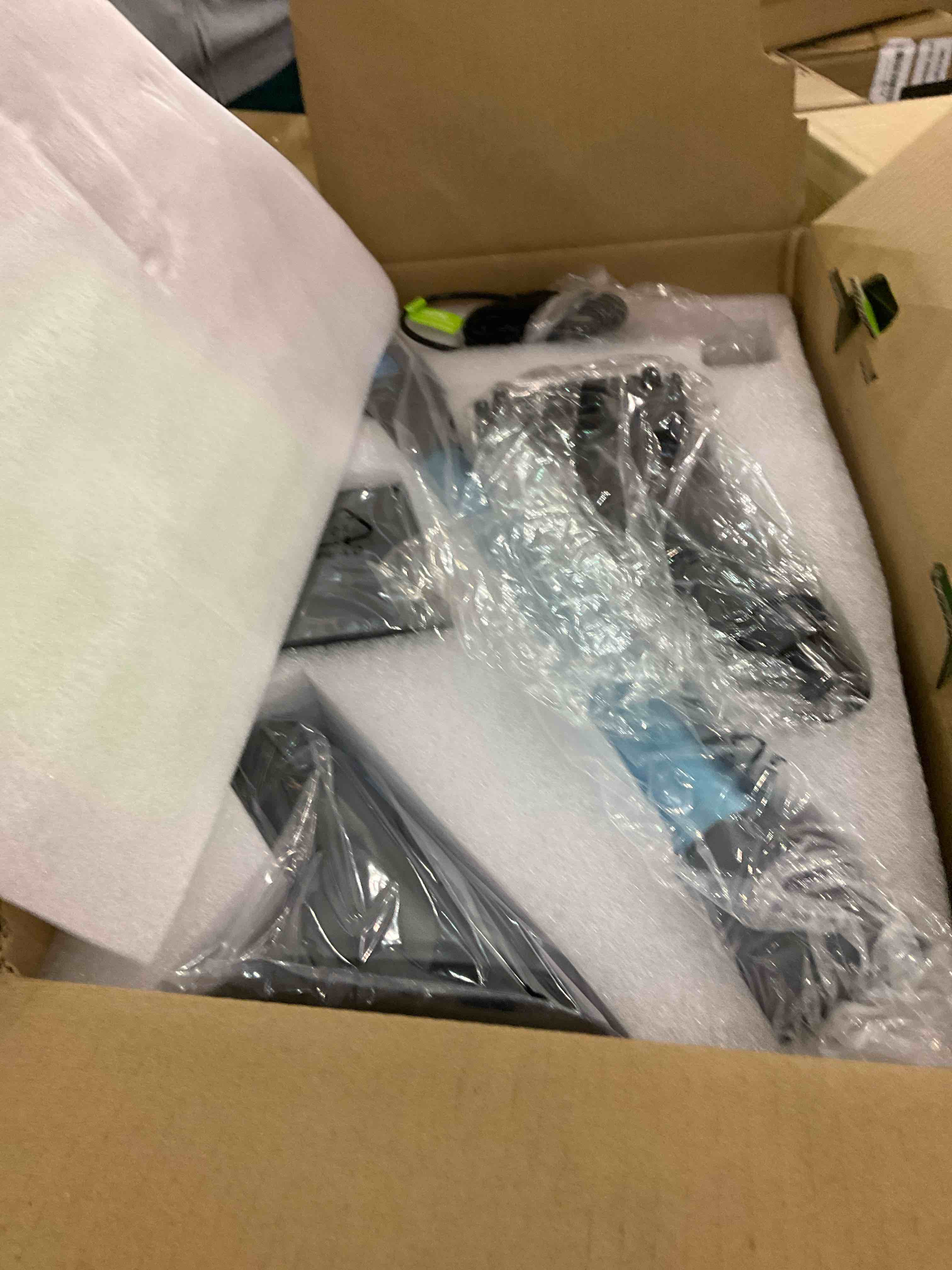 https://s3.amazonaws.com/lotting-images-prod/BargainHunt/EXS01262179_1709915395006.jpeg