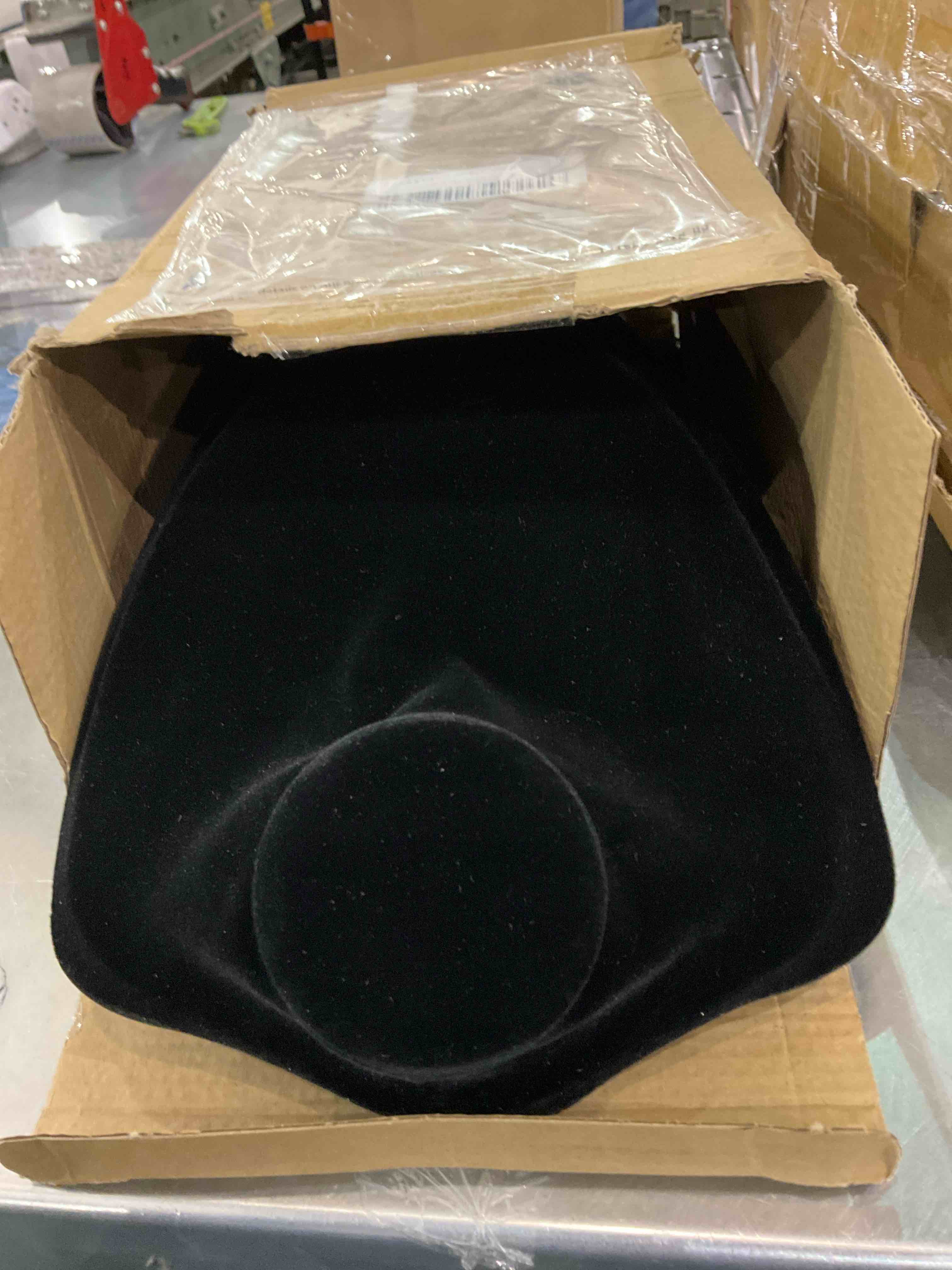 https://s3.amazonaws.com/lotting-images-prod/BargainHunt/EXS01262258_1710155367526.jpeg