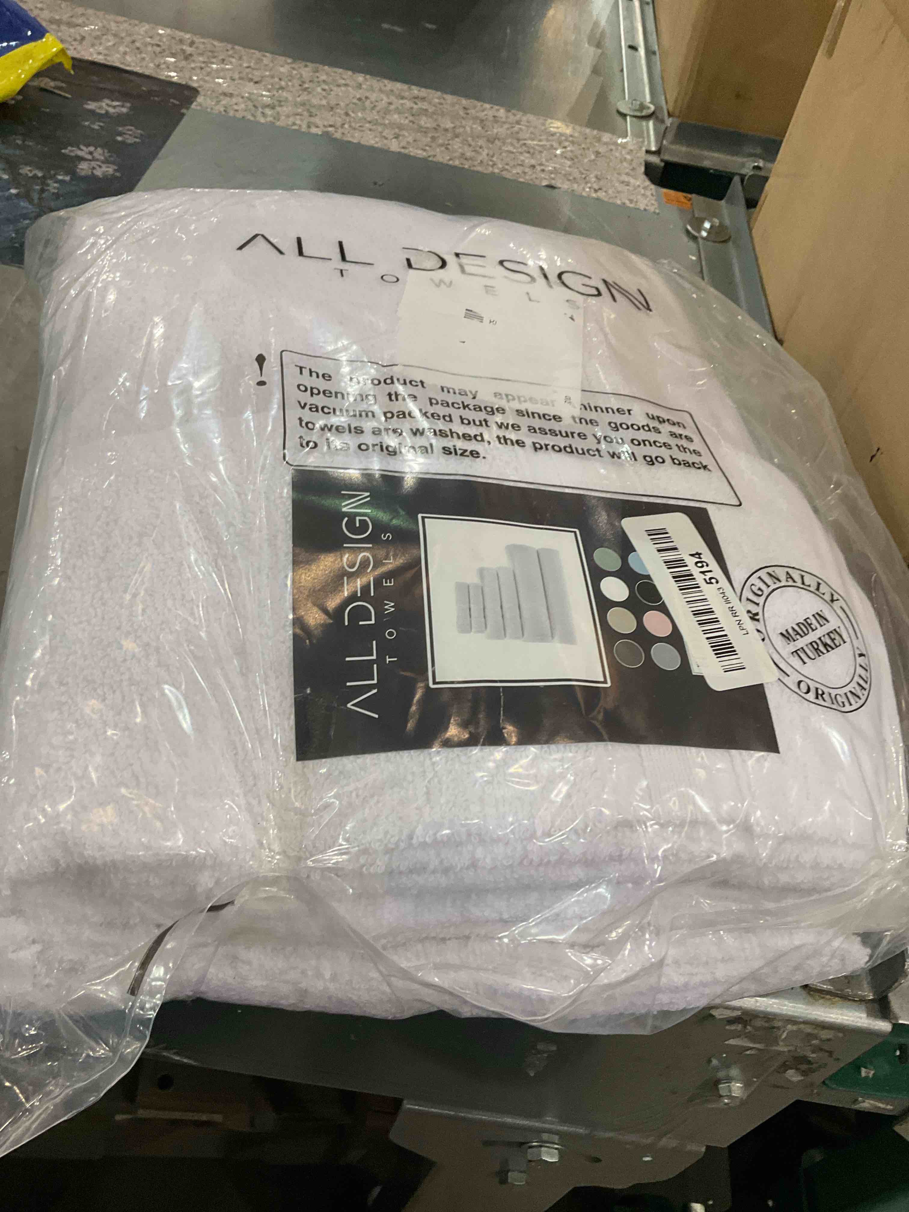 https://s3.amazonaws.com/lotting-images-prod/BargainHunt/EXS01262344_1710166667650.jpeg