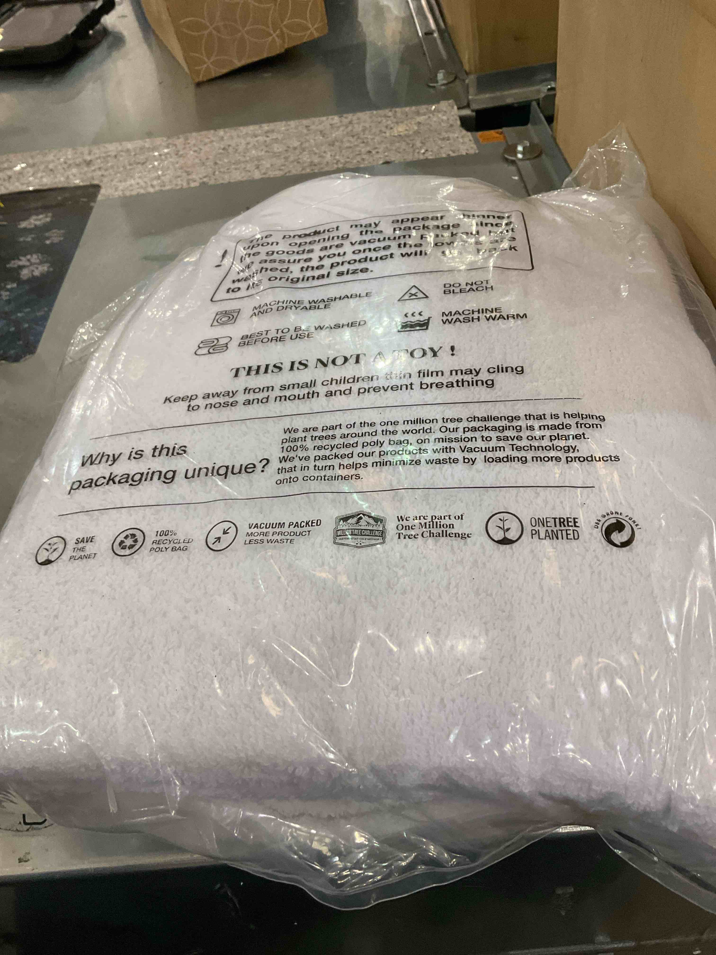 https://s3.amazonaws.com/lotting-images-prod/BargainHunt/EXS01262344_1710166670737.jpeg