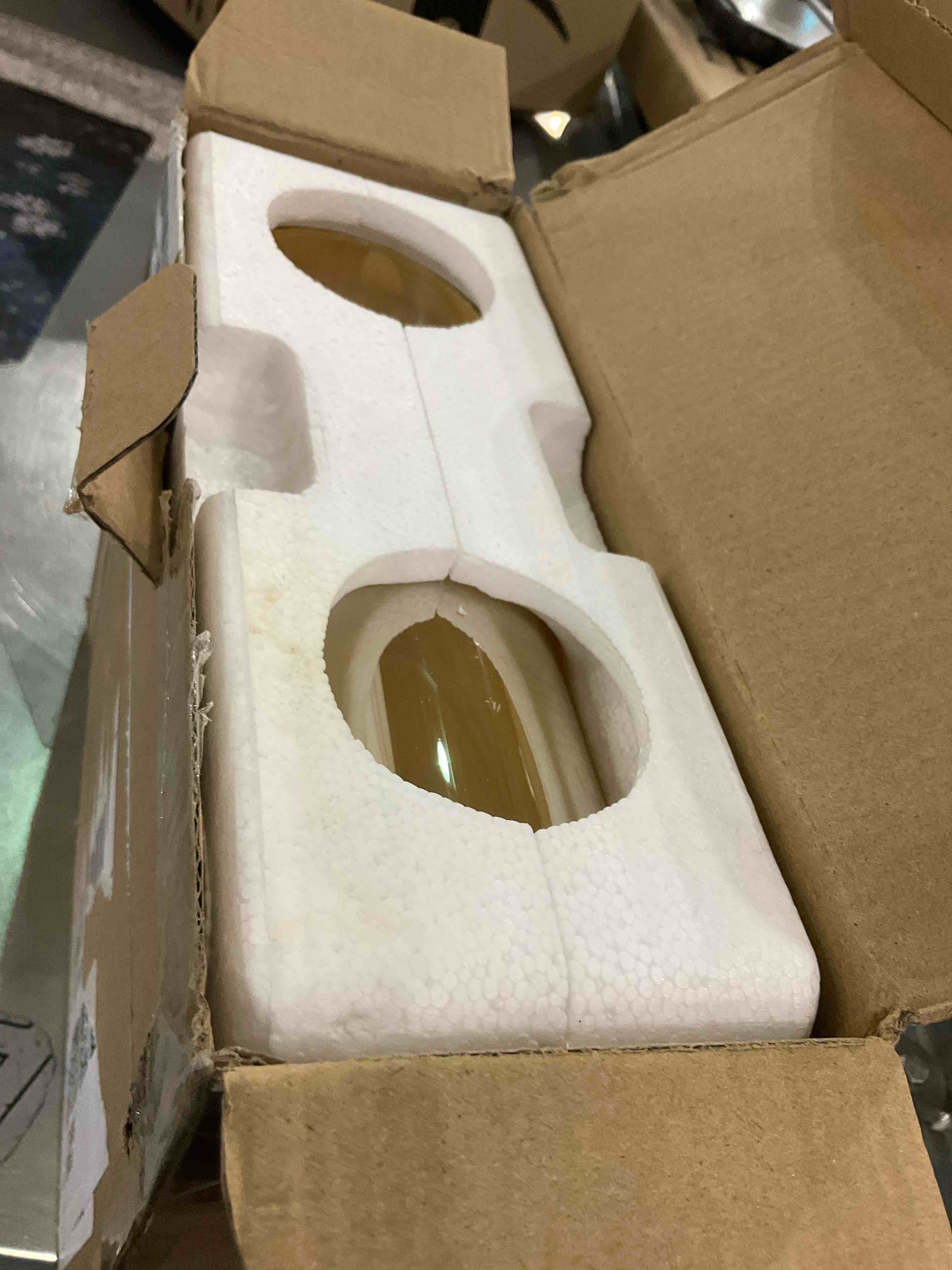 https://s3.amazonaws.com/lotting-images-prod/BargainHunt/EXS01262487_1710246580834.jpeg