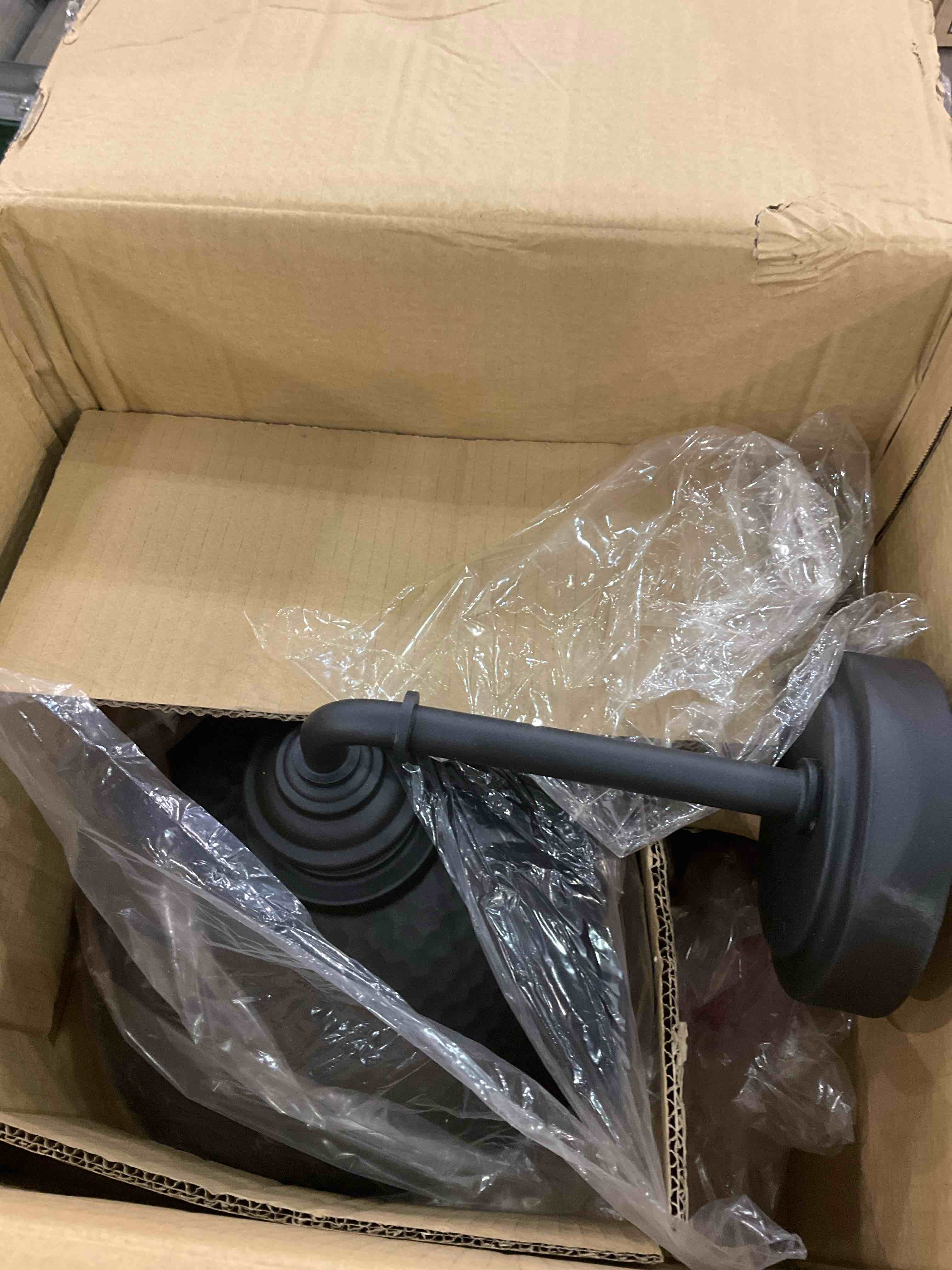 https://s3.amazonaws.com/lotting-images-prod/BargainHunt/EXS01262537_1710938068978.jpeg