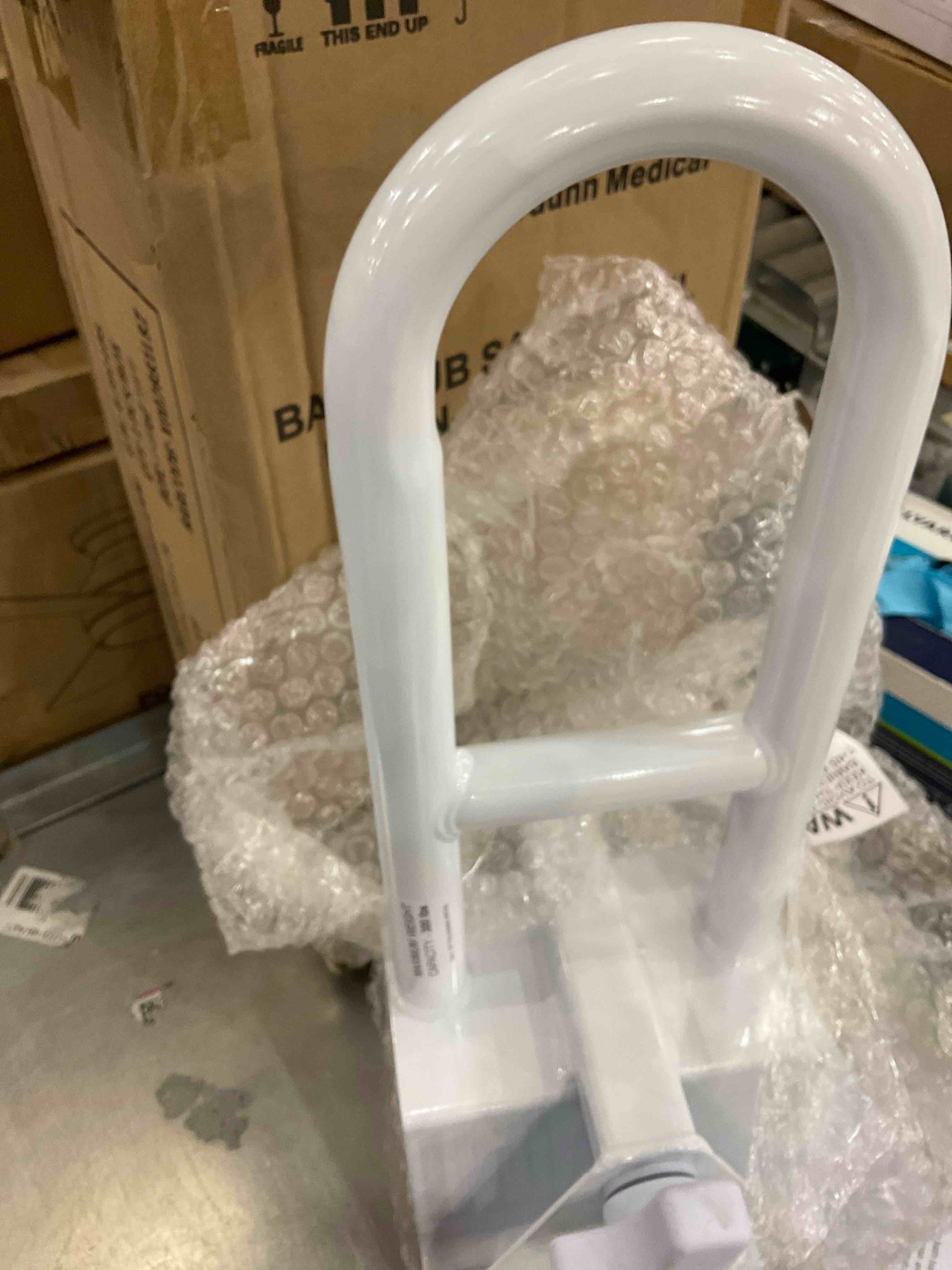 https://s3.amazonaws.com/lotting-images-prod/BargainHunt/EXS01262579_1710945969132.jpeg